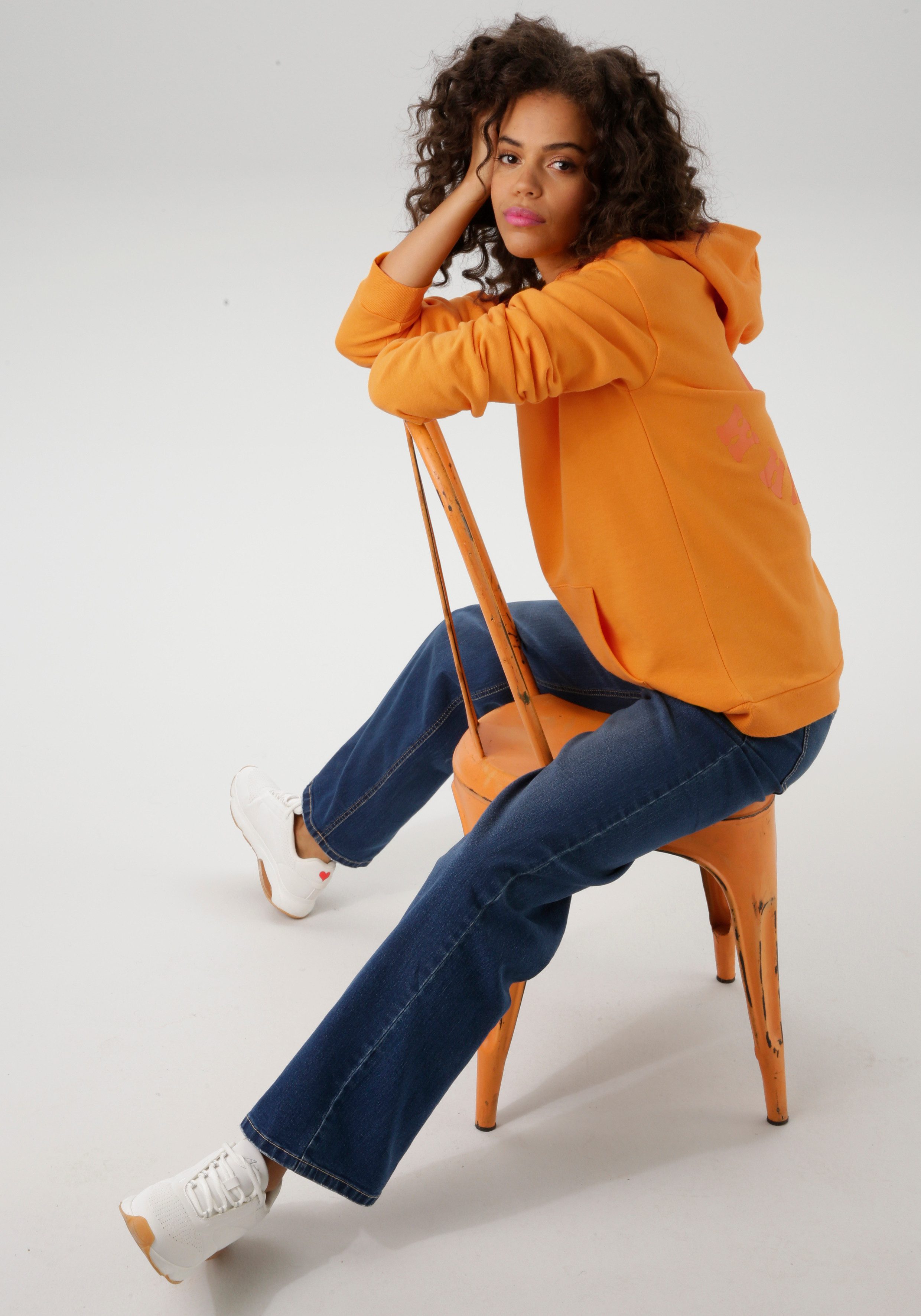Aniston CASUAL Hoodie met smiley op de rug - nieuwe collectie