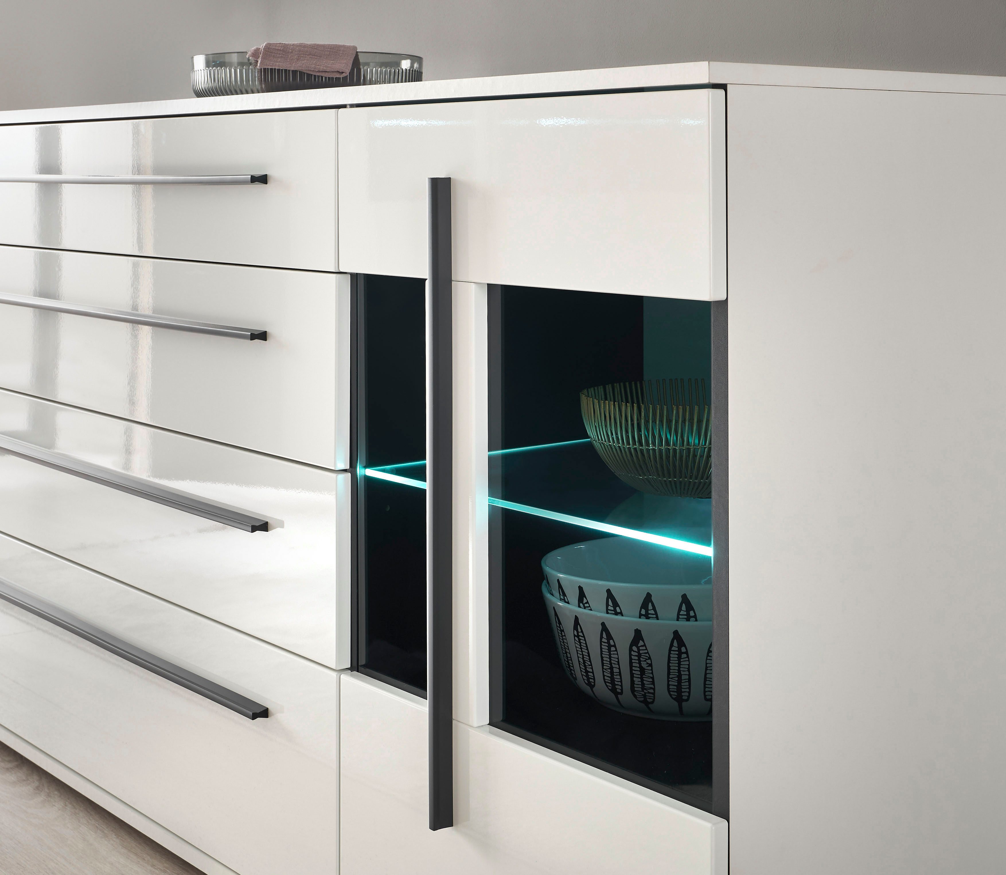INOSIGN Dressoir Cantara, moderne kast, commode in Eiken Evoke of wit zwarte stanggreep, voldoende opbergruimte, veelzijdig inzetbaar