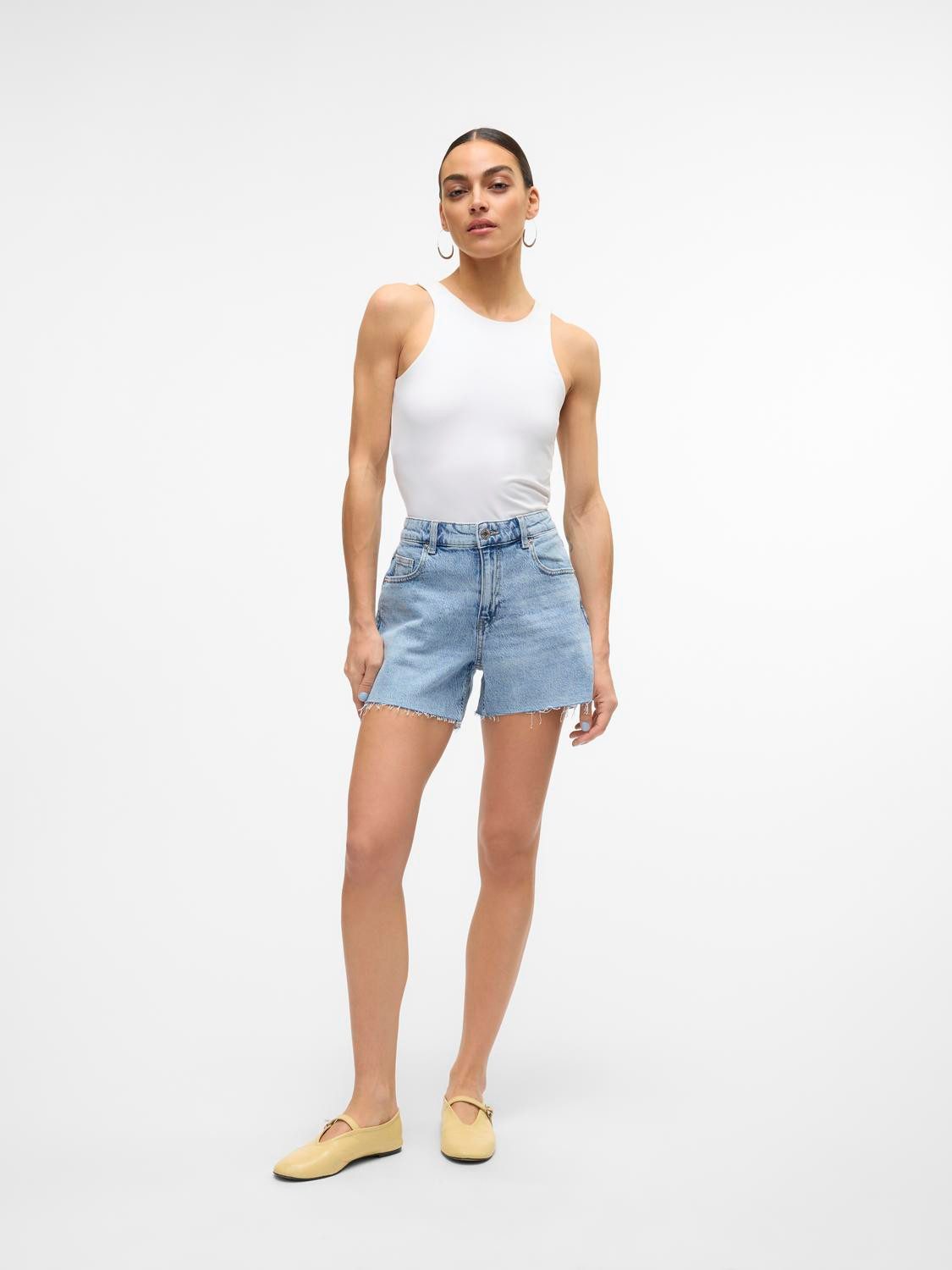 Vero Moda Jeansshort VMTESS MR SHORT DNM SHORTS MIX GA NOOS comfortabele vorm met stretchpercentage