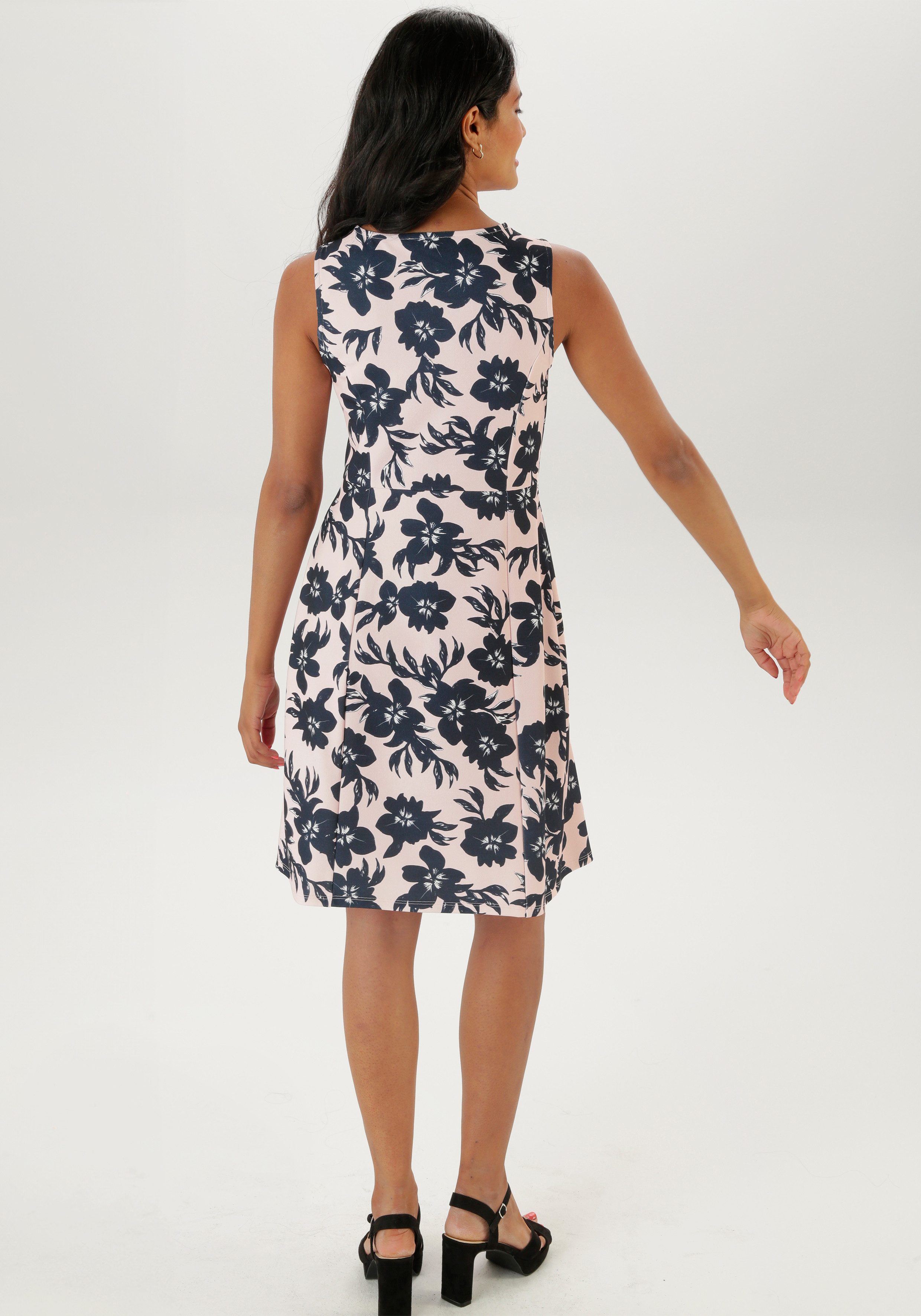 Aniston SELECTED Zomerjurk met bloemen- en bladerenpatroon allover - nieuwe collectie