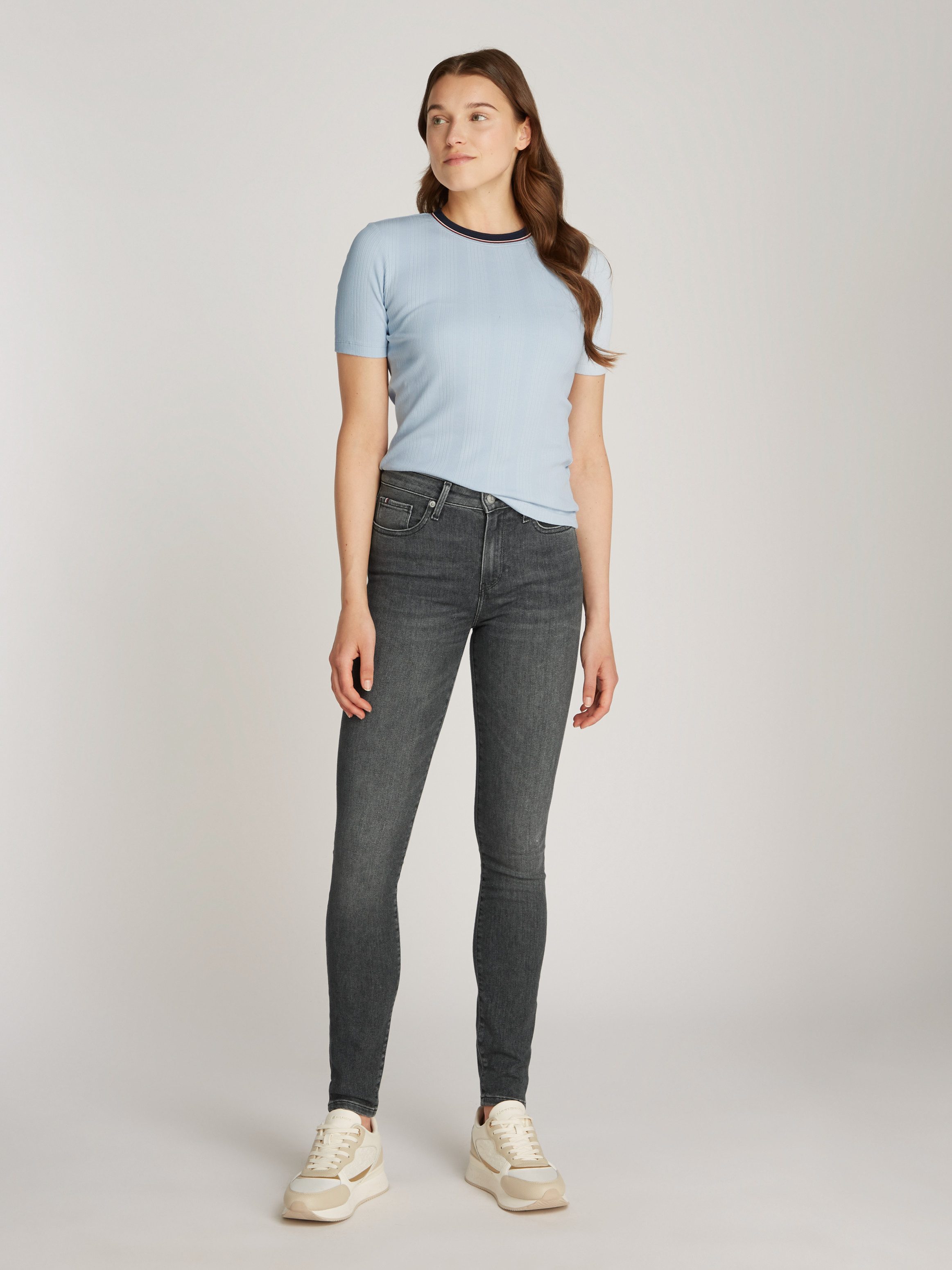 Tommy Hilfiger Skinny fit jeans COMO Skinny Regular Waist met logo-badge in enkel-lengte