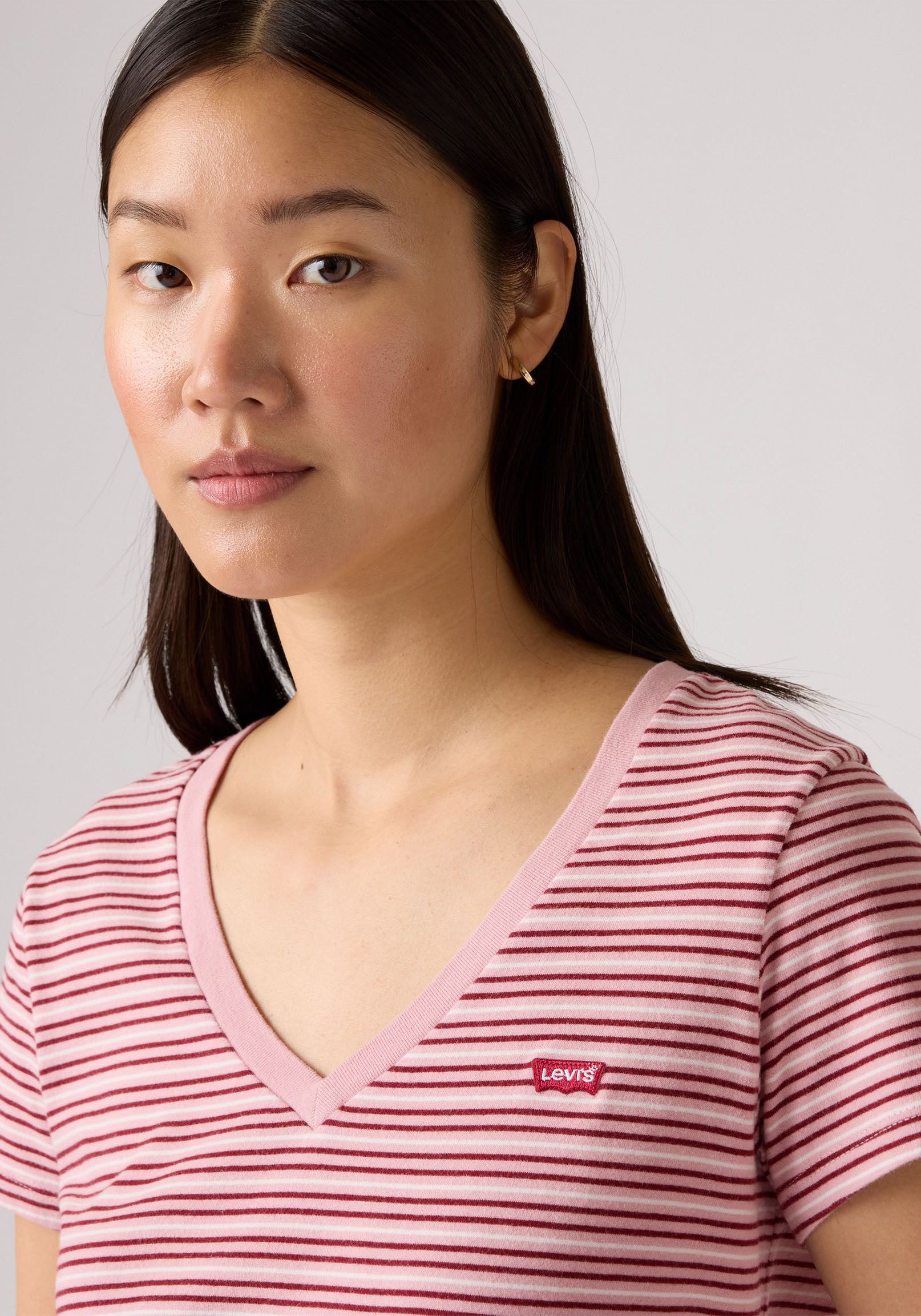 Levi's® Shirt met V-hals PERFECT VNECK met mini-batwing-logoborduursel