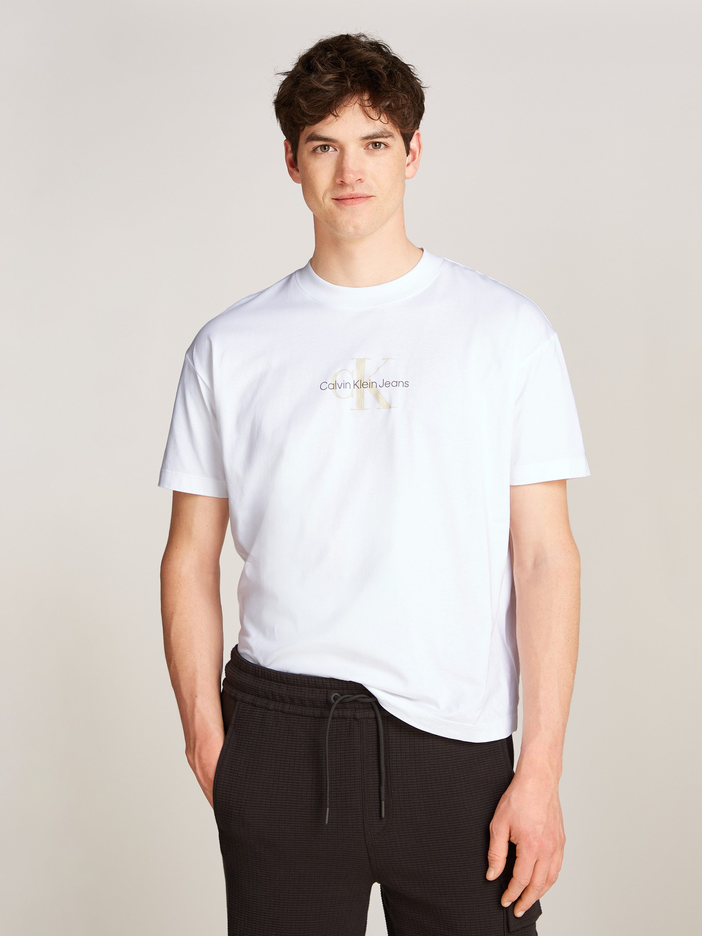Calvin Klein T-shirt TEXTURED MONOLOGO BOYFRIEND TEE dames t-shirts maat S (36) wit