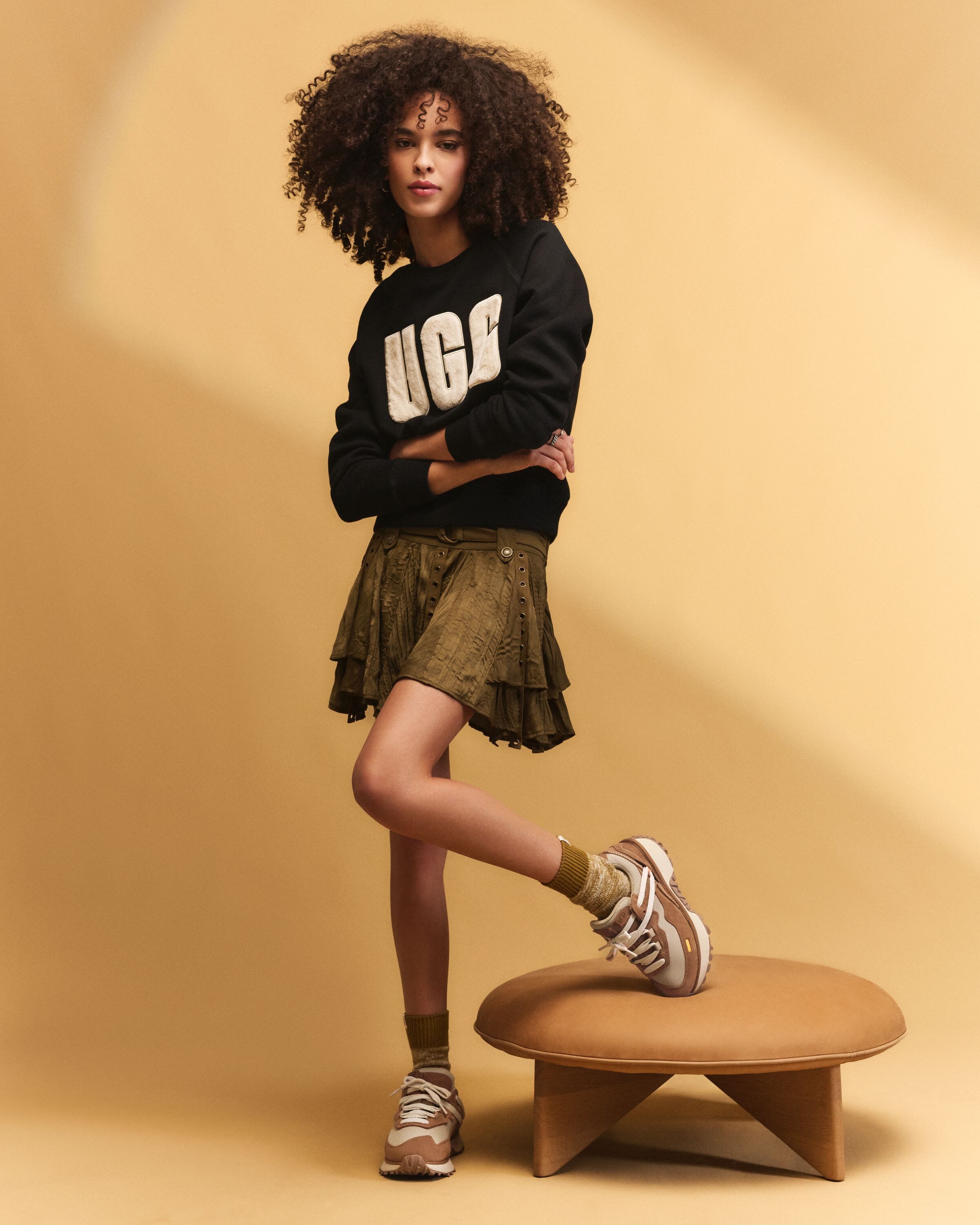 UGG Sneakers RETROFI LOW , chunky sneaker, plateausneaker met gepolsterde schacht
