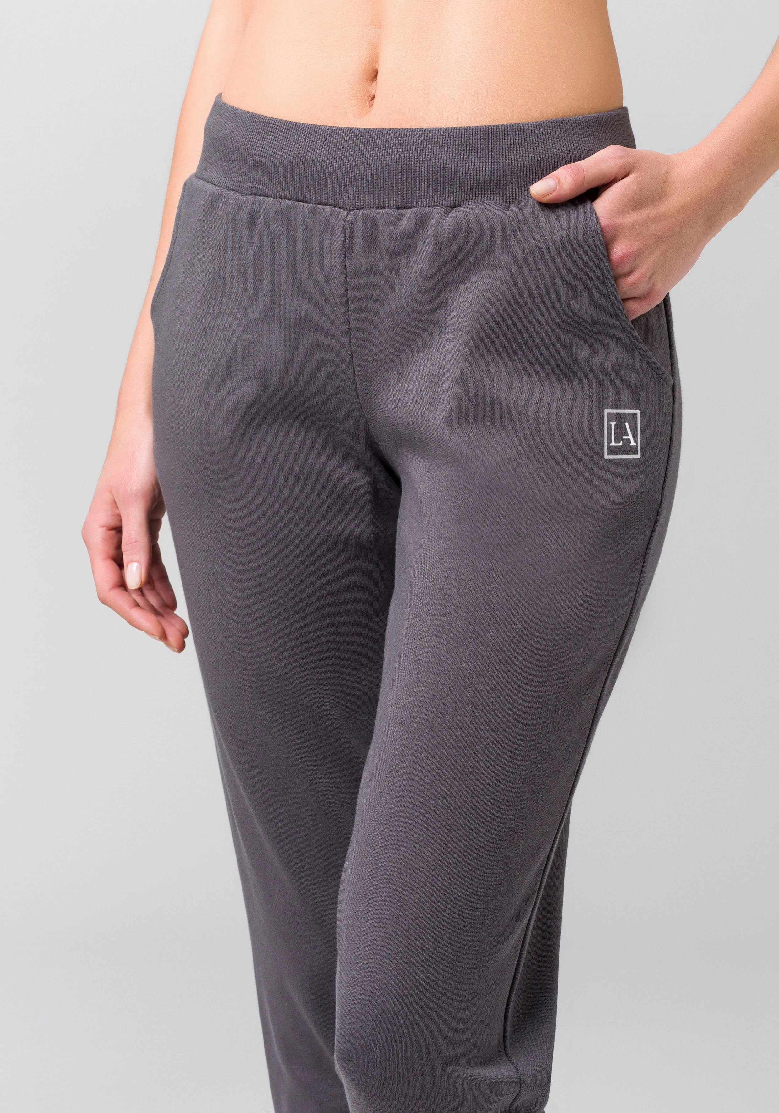 active by Lascana Joggingbroek in een smal model met boord