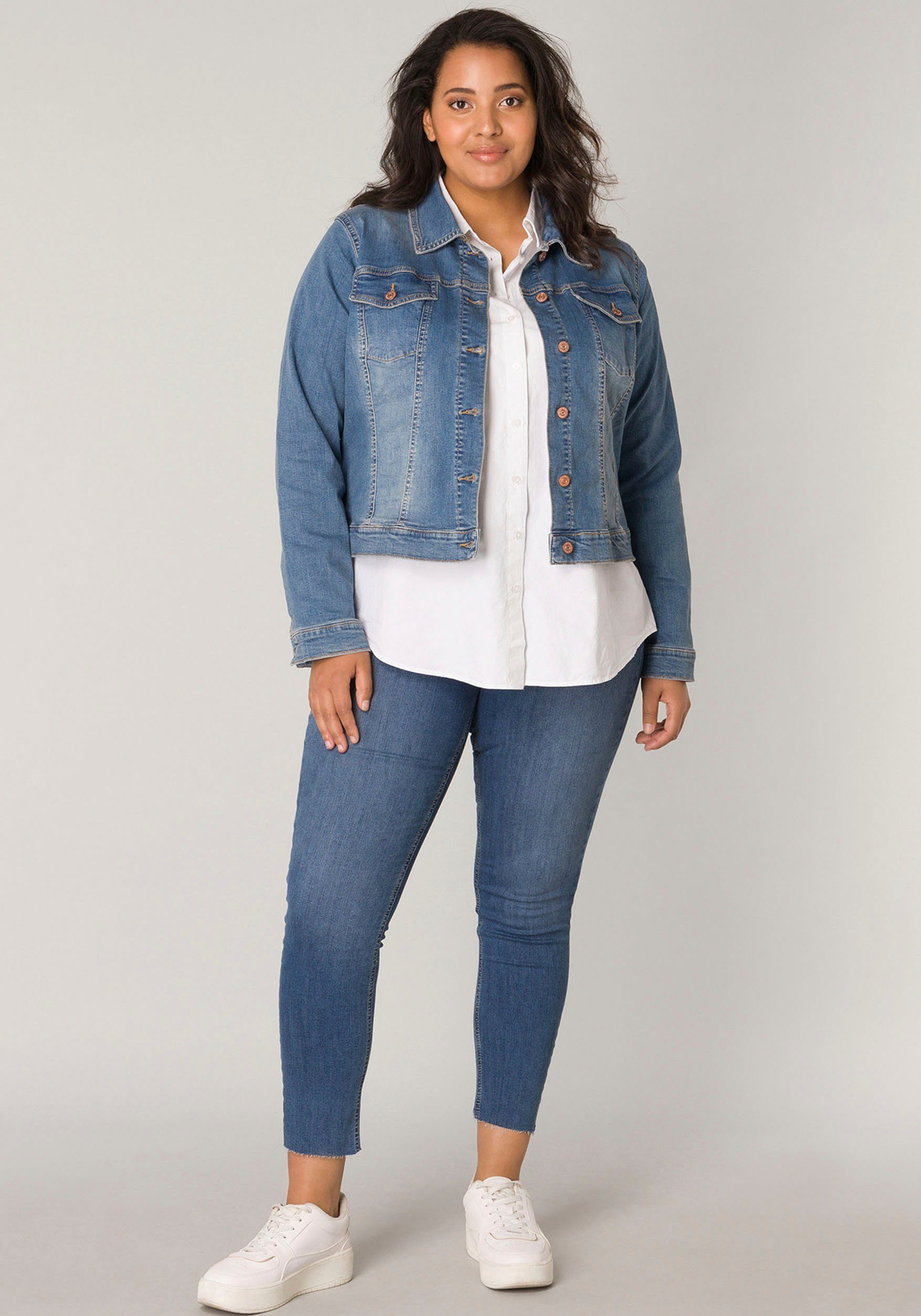 Base Level Curvy Jeansjack BAS-Yamila Modieus basisitem