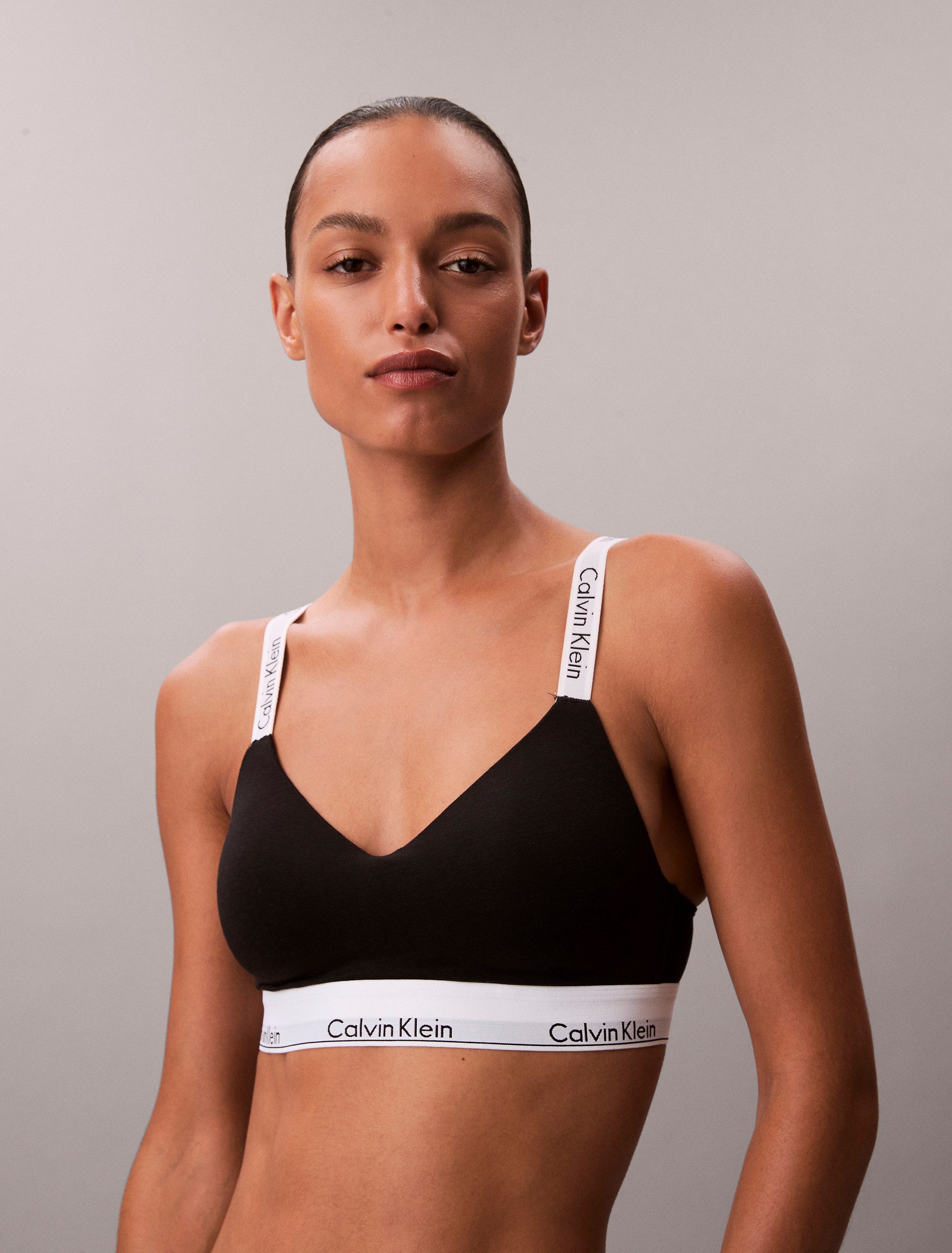 Calvin Klein Bralette LGHTLY LINED BRALETTE met een logo-opschrift