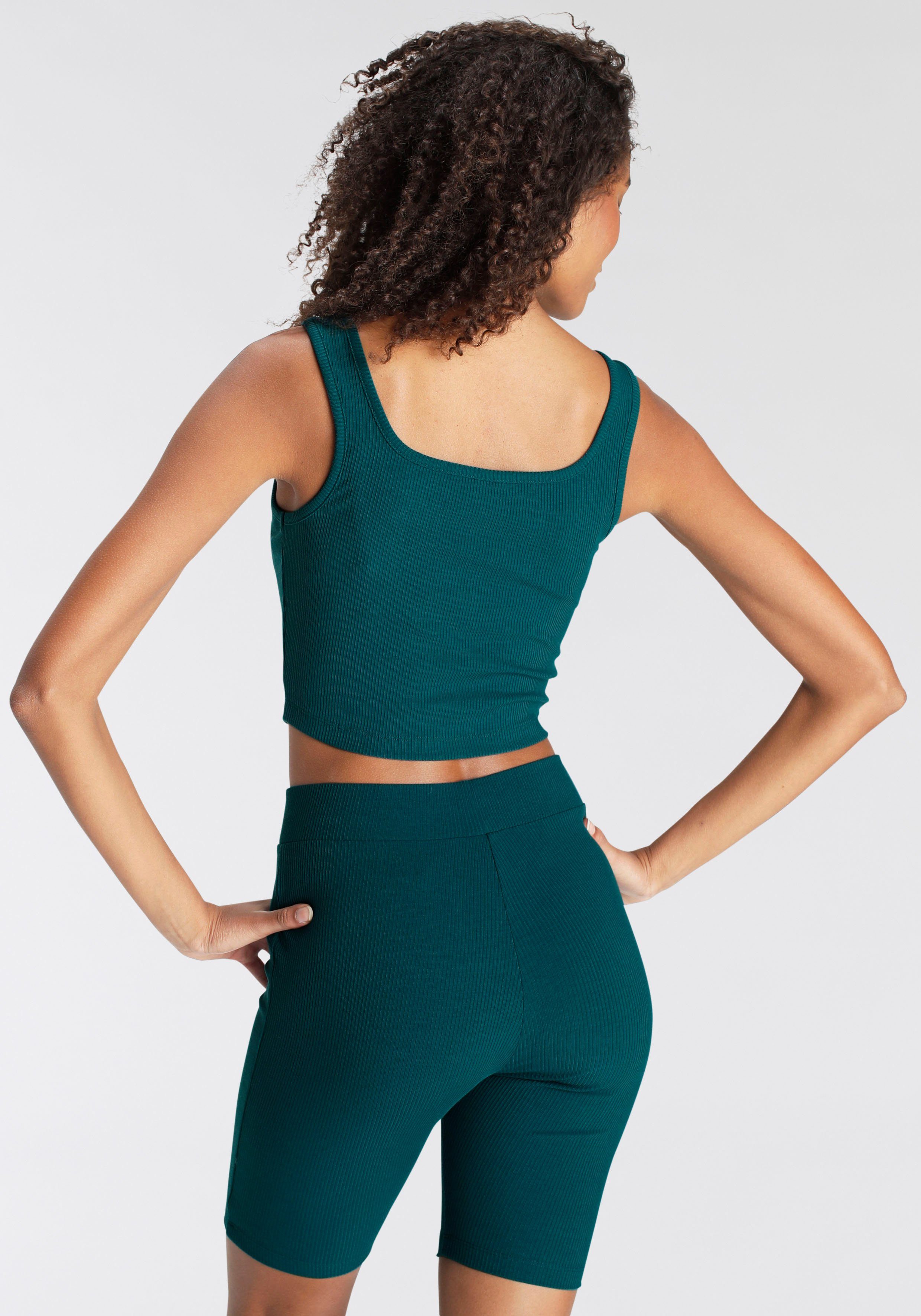 Lascana Shortama bestaat uit top en shorts van ribmateriaal, homewear-set