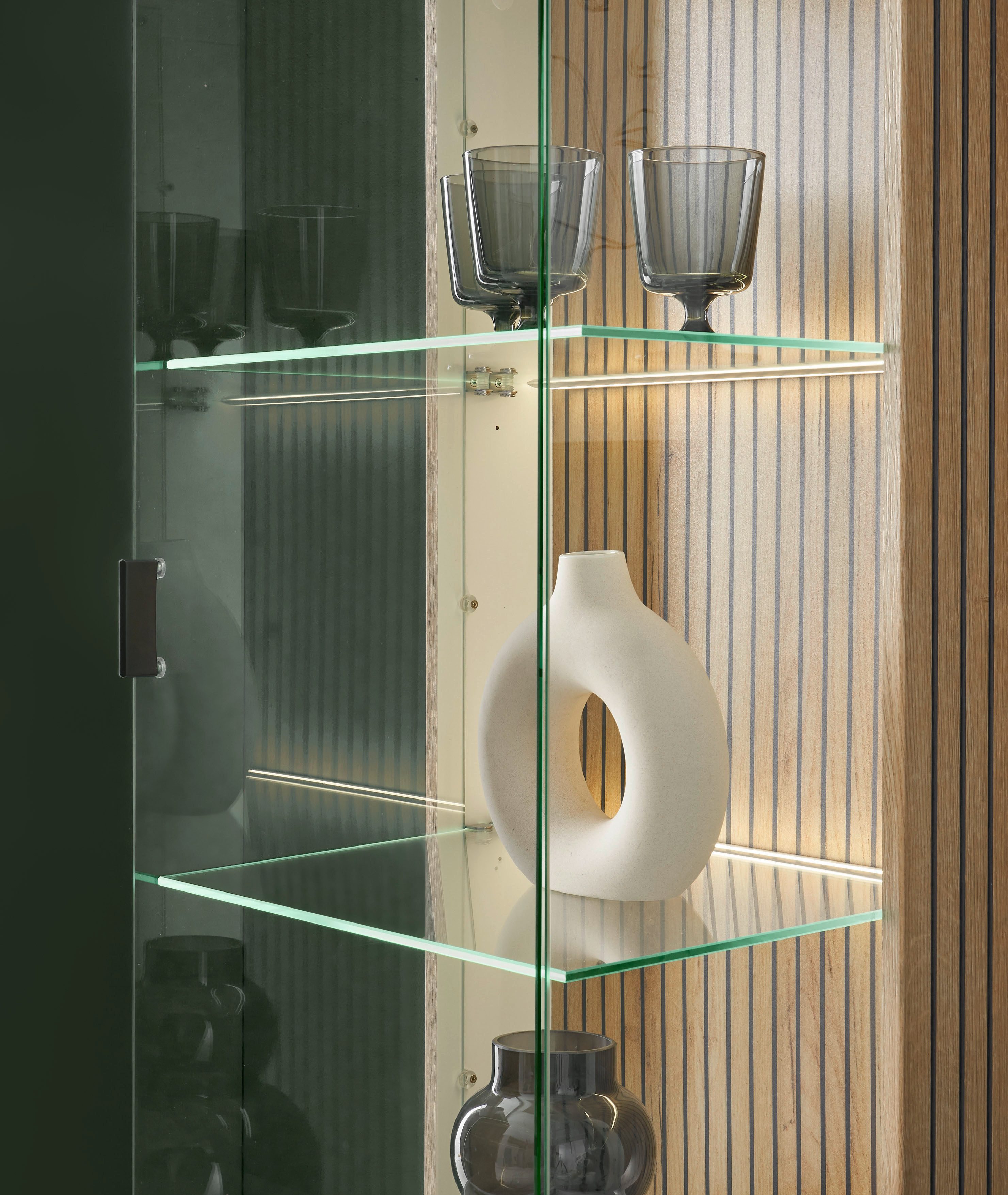 INOSIGN Vitrinekast Hudson in moderne trendkleur, handgrepen van metaal (zwart), hoogte 180 cm