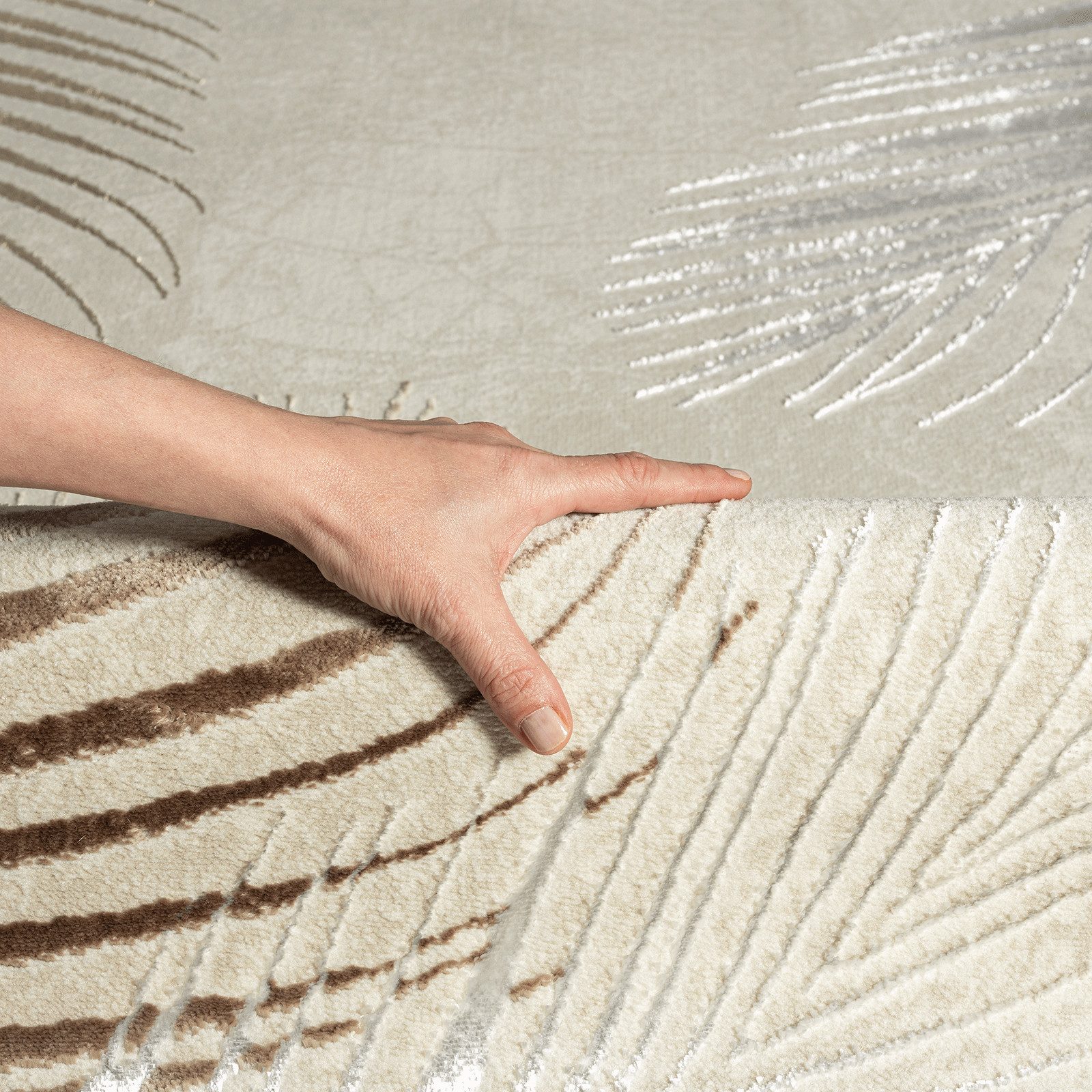 The carpet Vloerkleed Mila moderne woonkamer tapijt met elegant glanzende pool