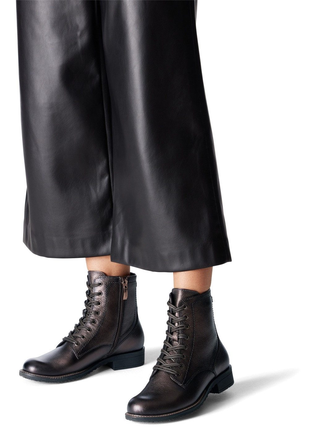 Tamaris Veterlaarsjes blokhak, veterschoenen, business schoenen in glanzende metallic look