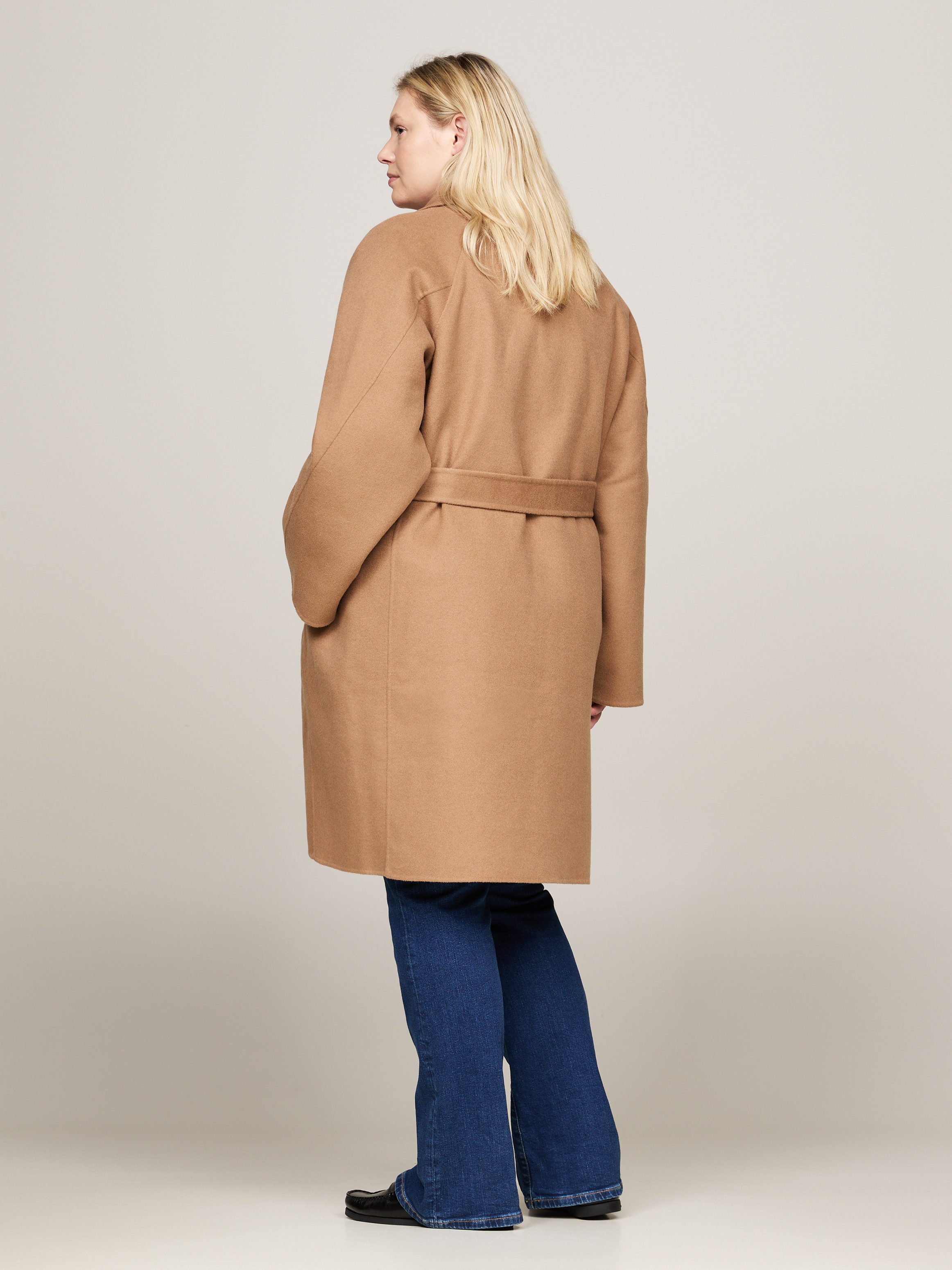 Tommy Hilfiger Curve Korte jas CRV REG DF WOOL BELTED COAT in grote maten, met riem, gestanste tommy-logo op de rug