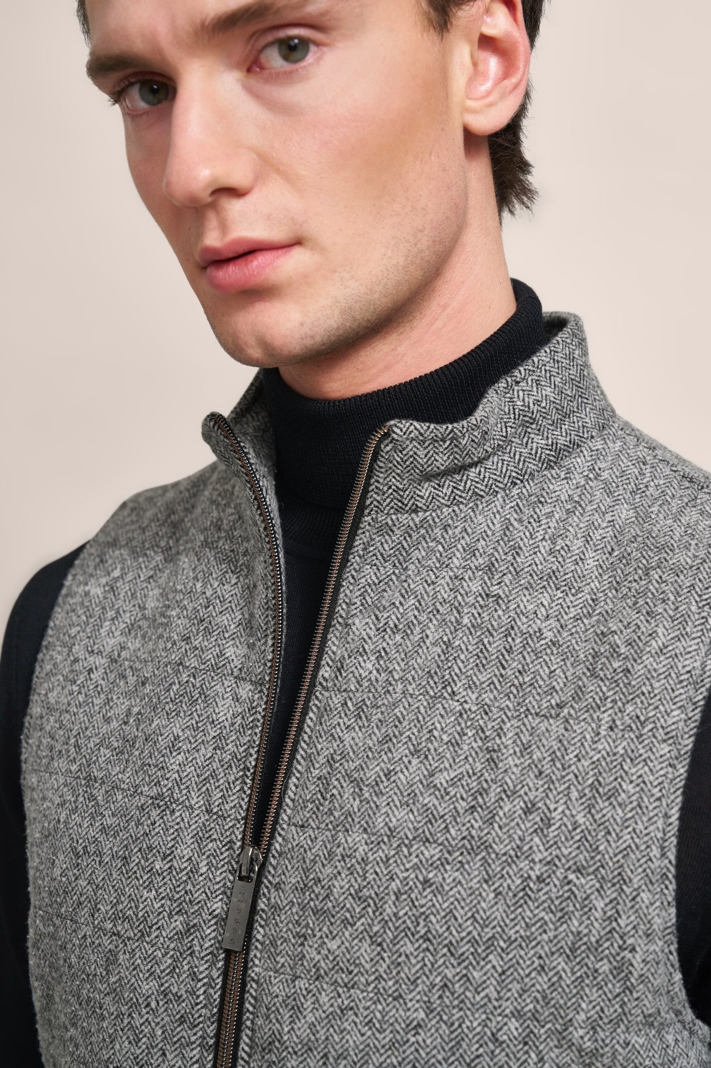 Bugatti Korte bodywarmer met tonale visgraatpatroon