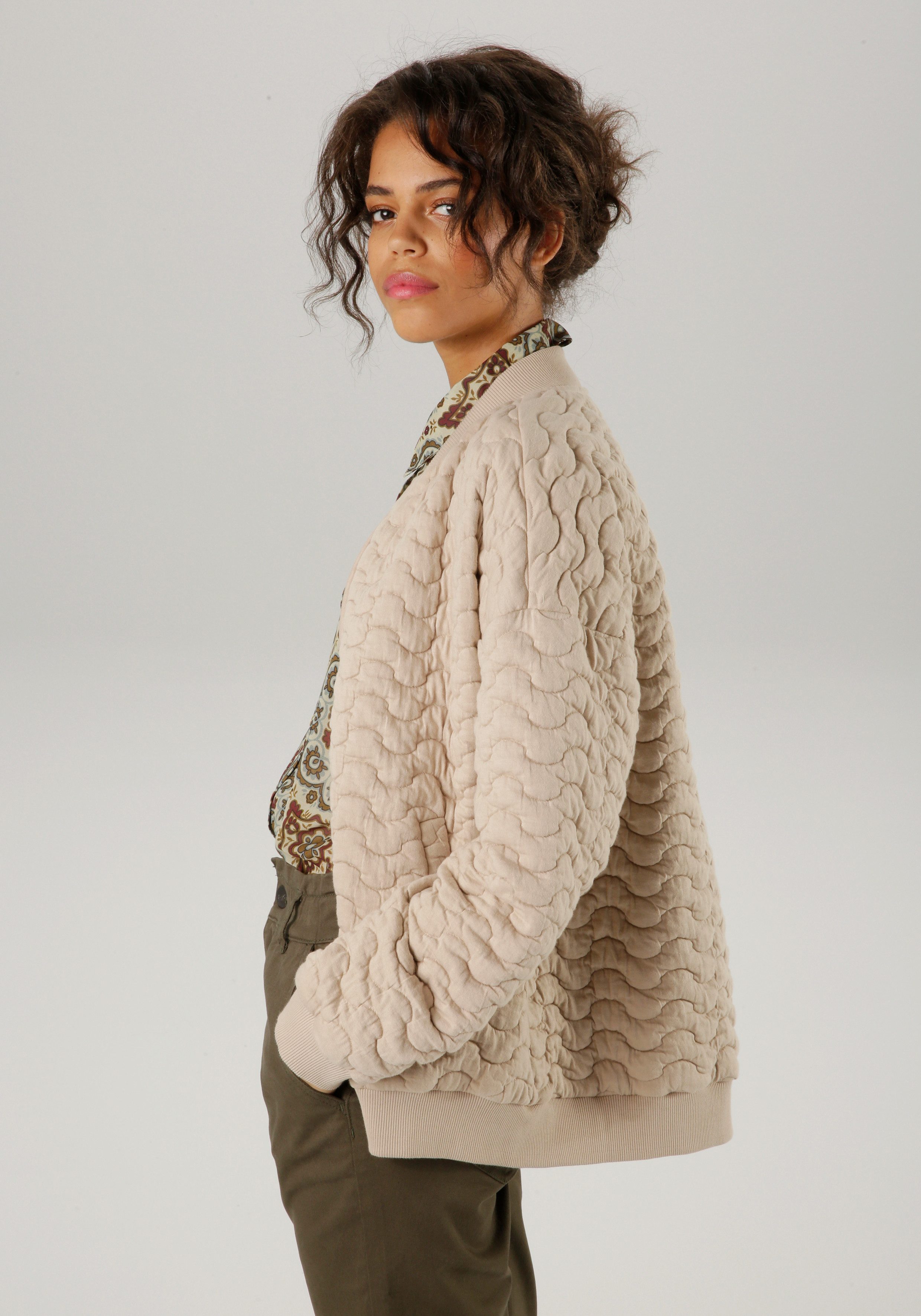 Aniston CASUAL Blouson met gewatteerde golvende stiksels