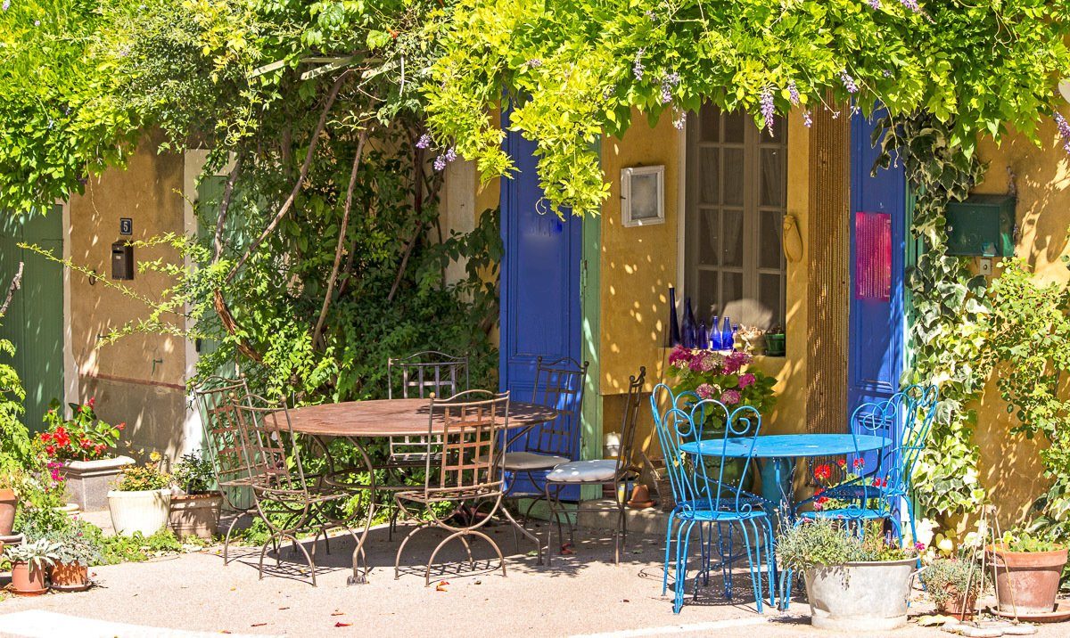 Papermoon Fotobehang Provence Cafe Shop