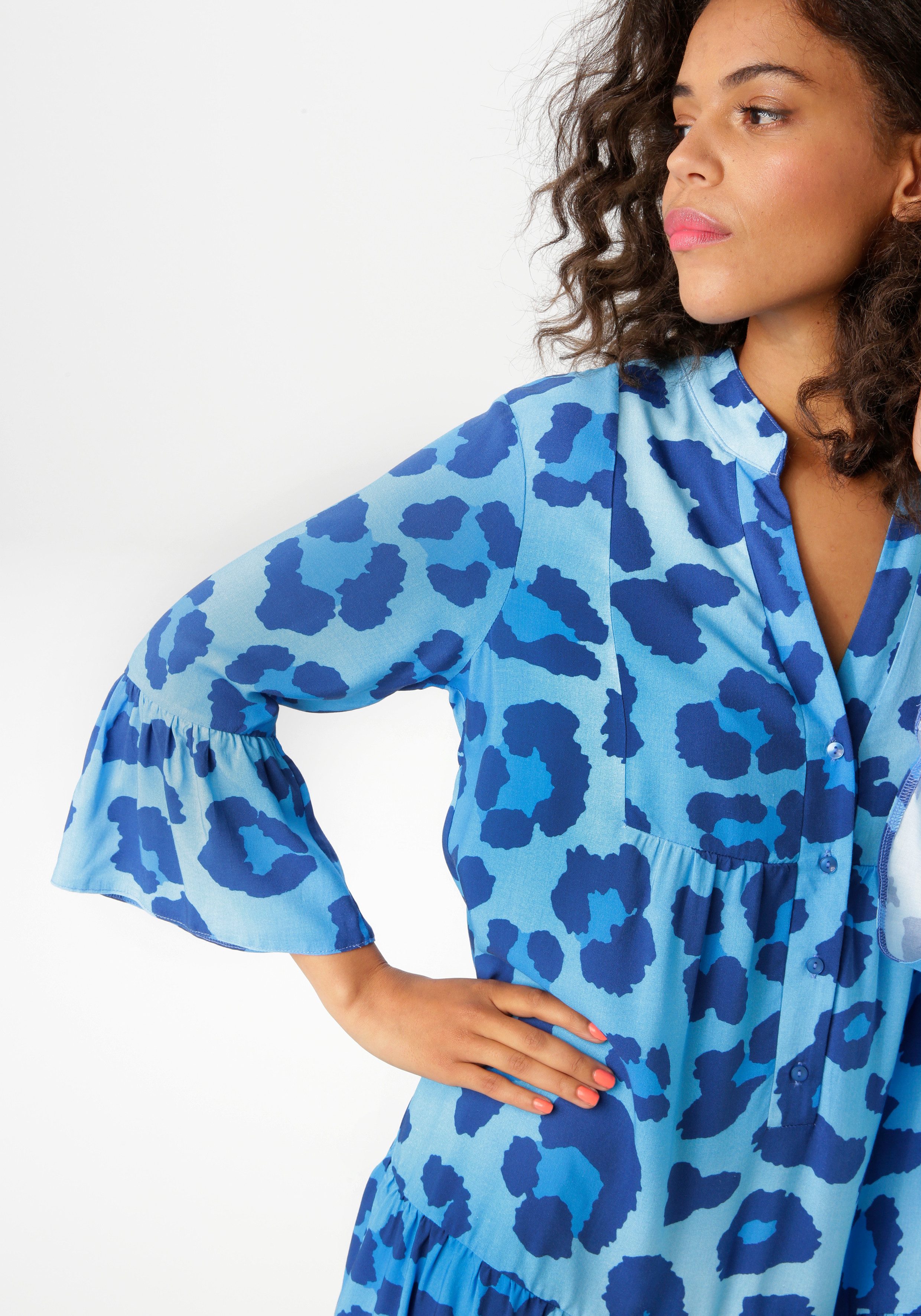 Aniston CASUAL Tuniekjurk met kleurrijke, grafische bloemen bedrukt