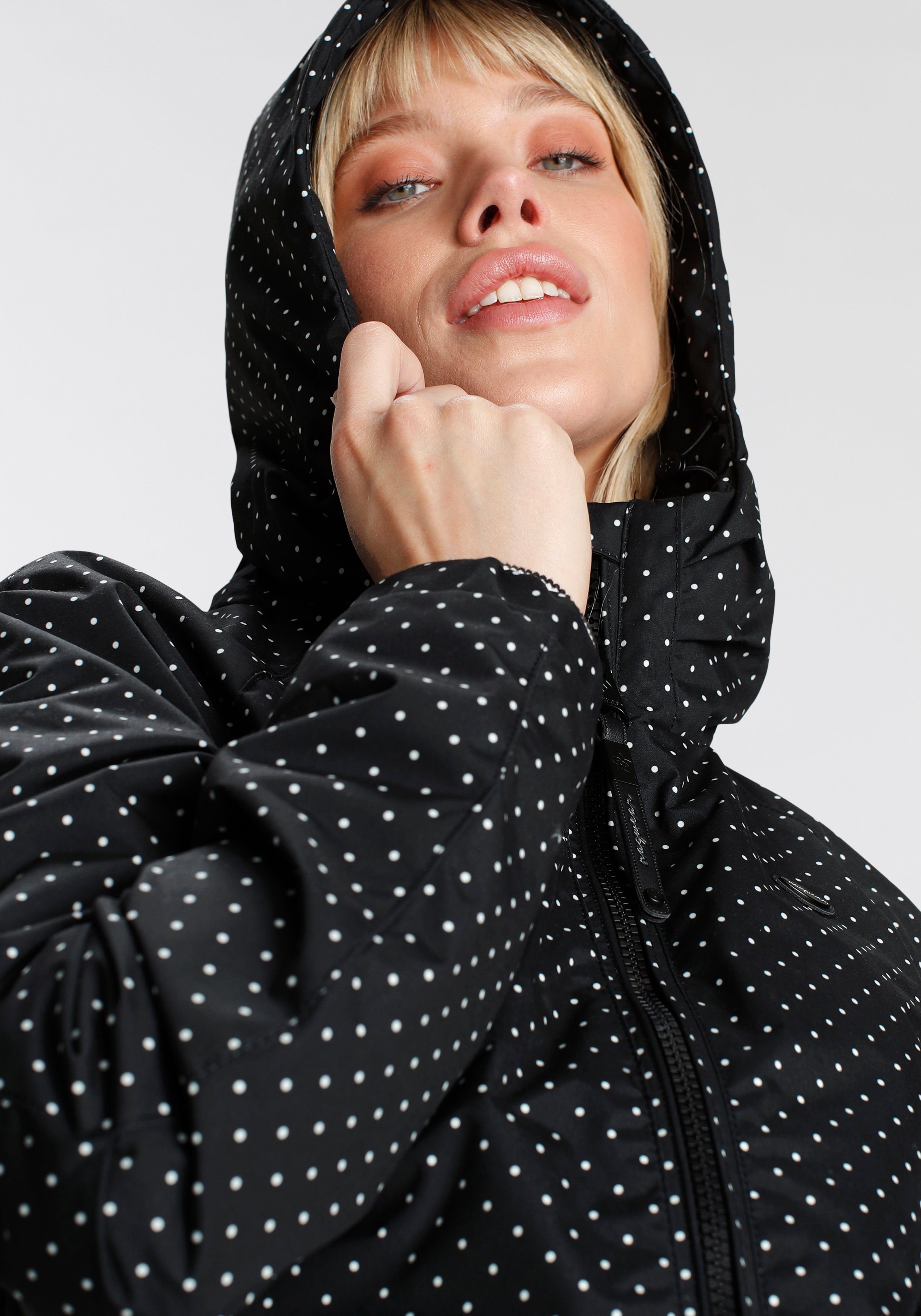 Ragwear Outdoorjack DIZZIE DOTS O trendy jas met capuchon voor het tussenseizoen