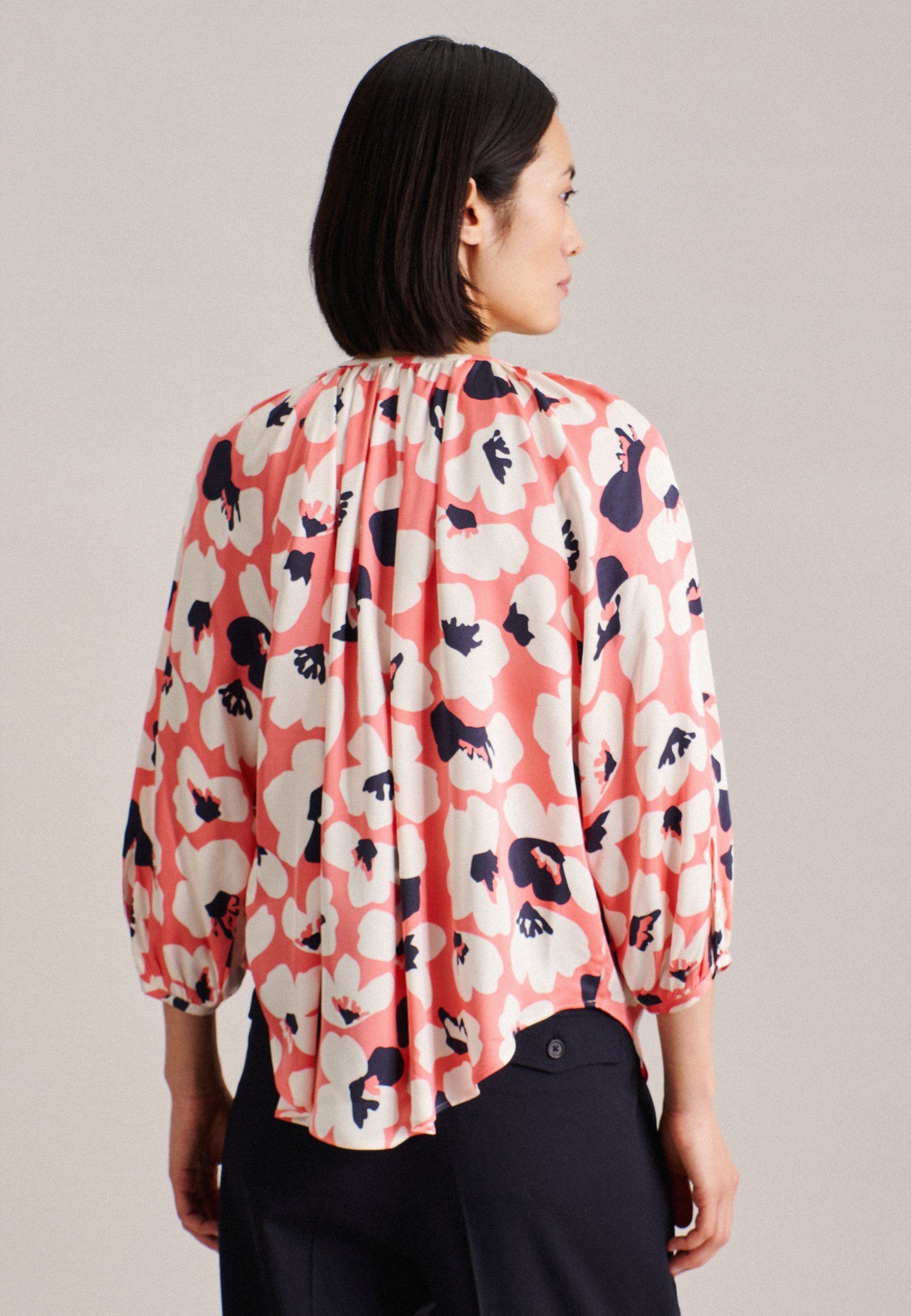 seidensticker Blouse zonder sluiting Zwarte roos Lange mouwen ronde hals print