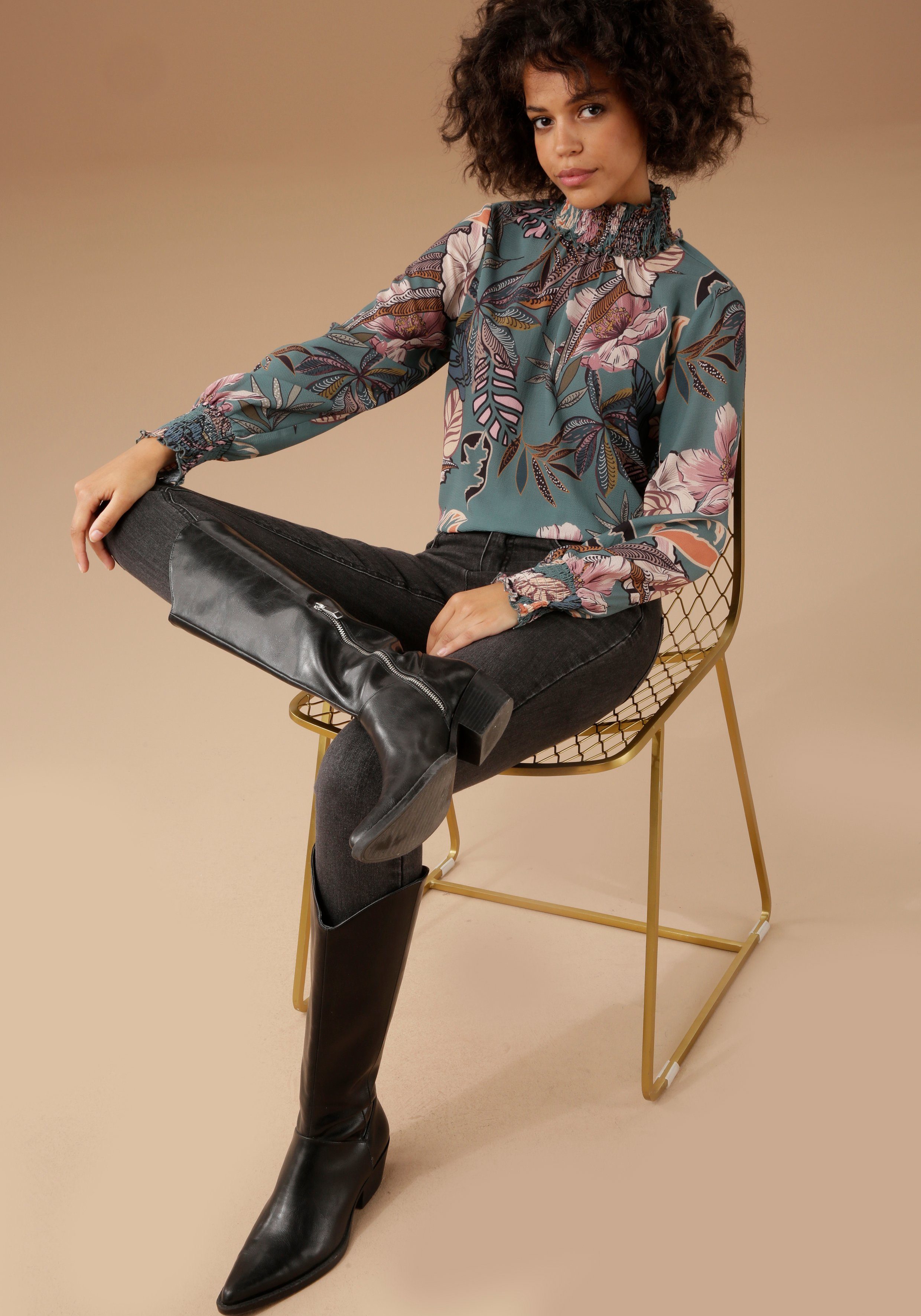 Aniston CASUAL Blouse zonder sluiting met grootvlakige bloemenprint - elk stuk is uniek