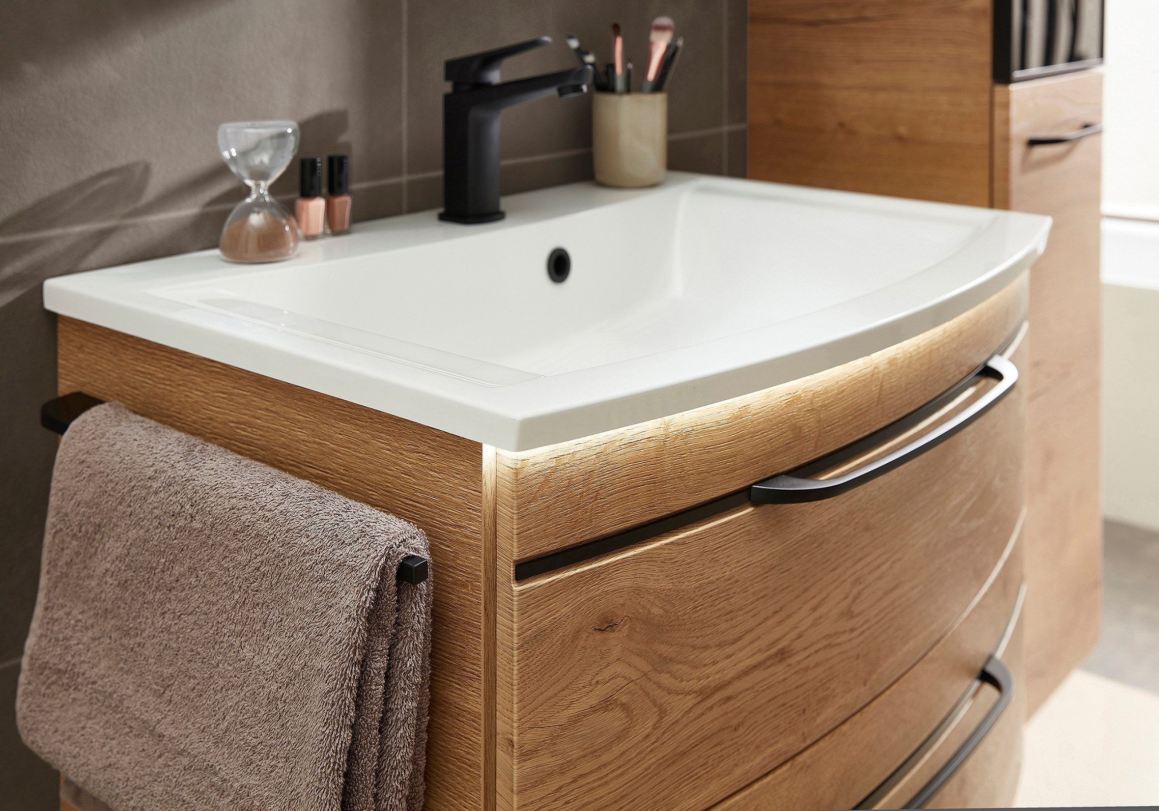 Saphir Wastafelonderkast Serie 7045 mineraalmarmeren wastafel en onderkast, 71,5 cm breed