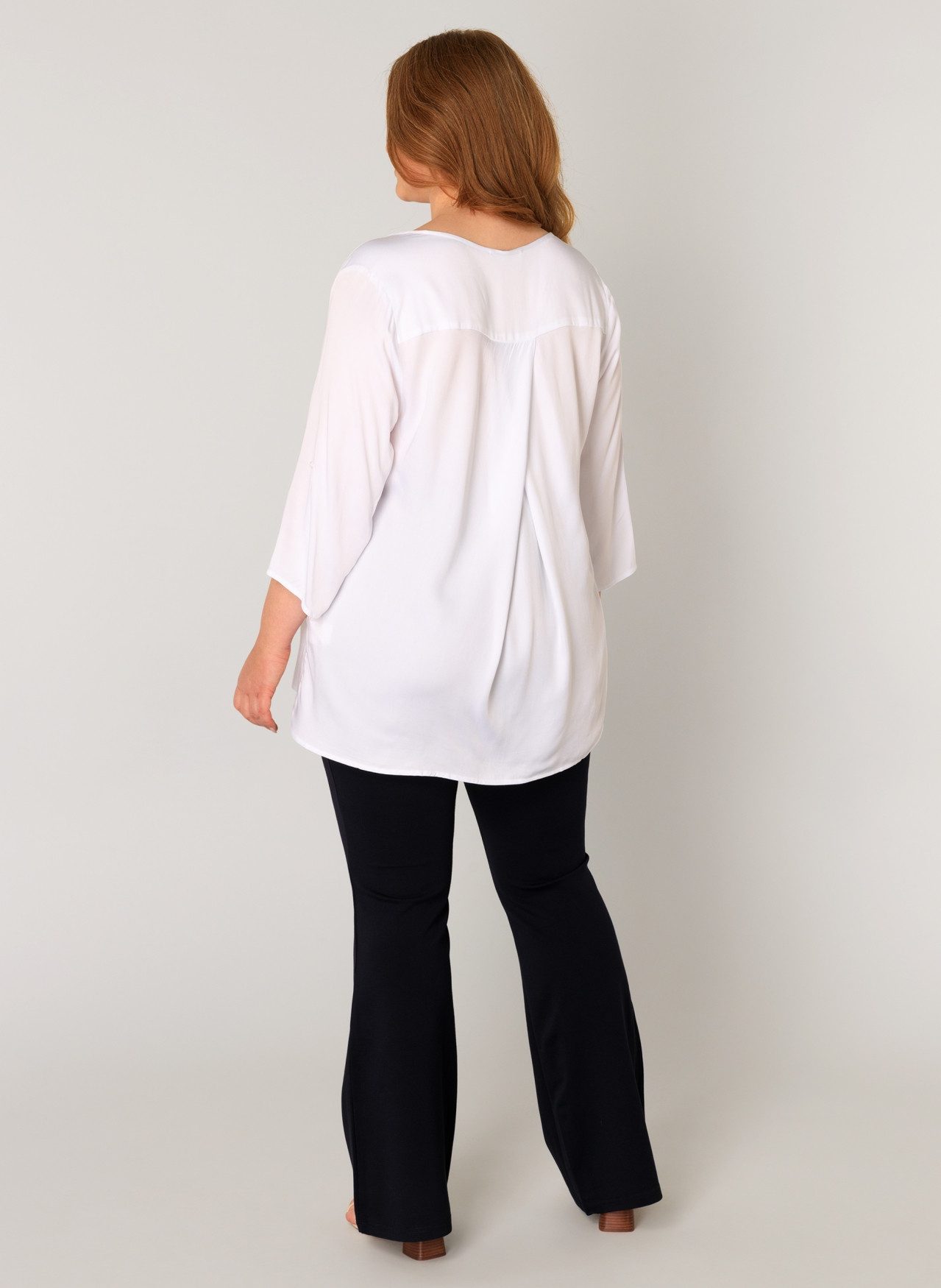 Base Level Curvy Shirtblouse Yanina met v-hals