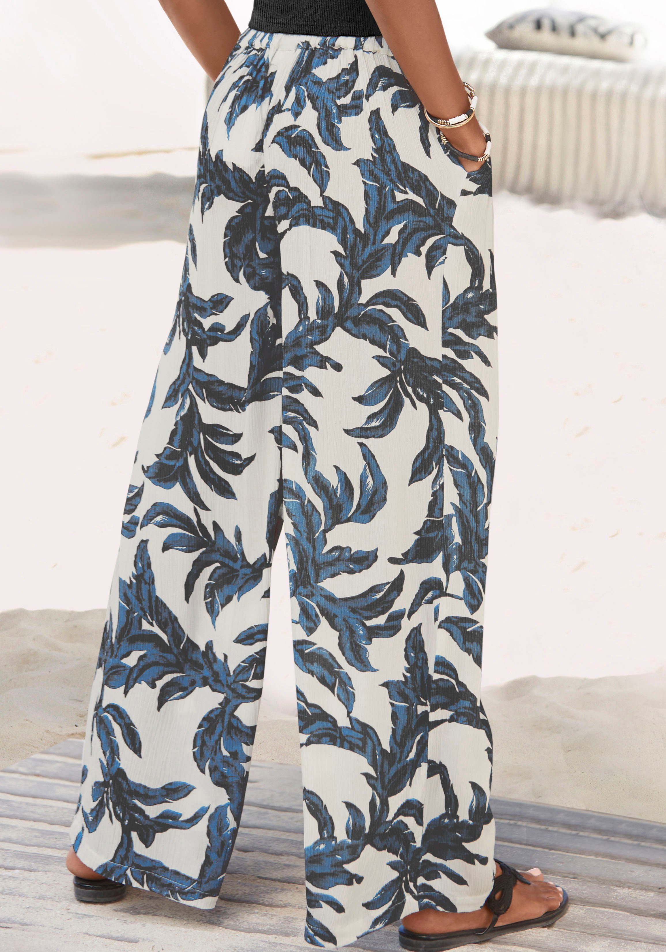 s.Oliver RED LABEL Beachwear Palazzobroek van crêpe viscose met all-over print en zakken, stoffen broek