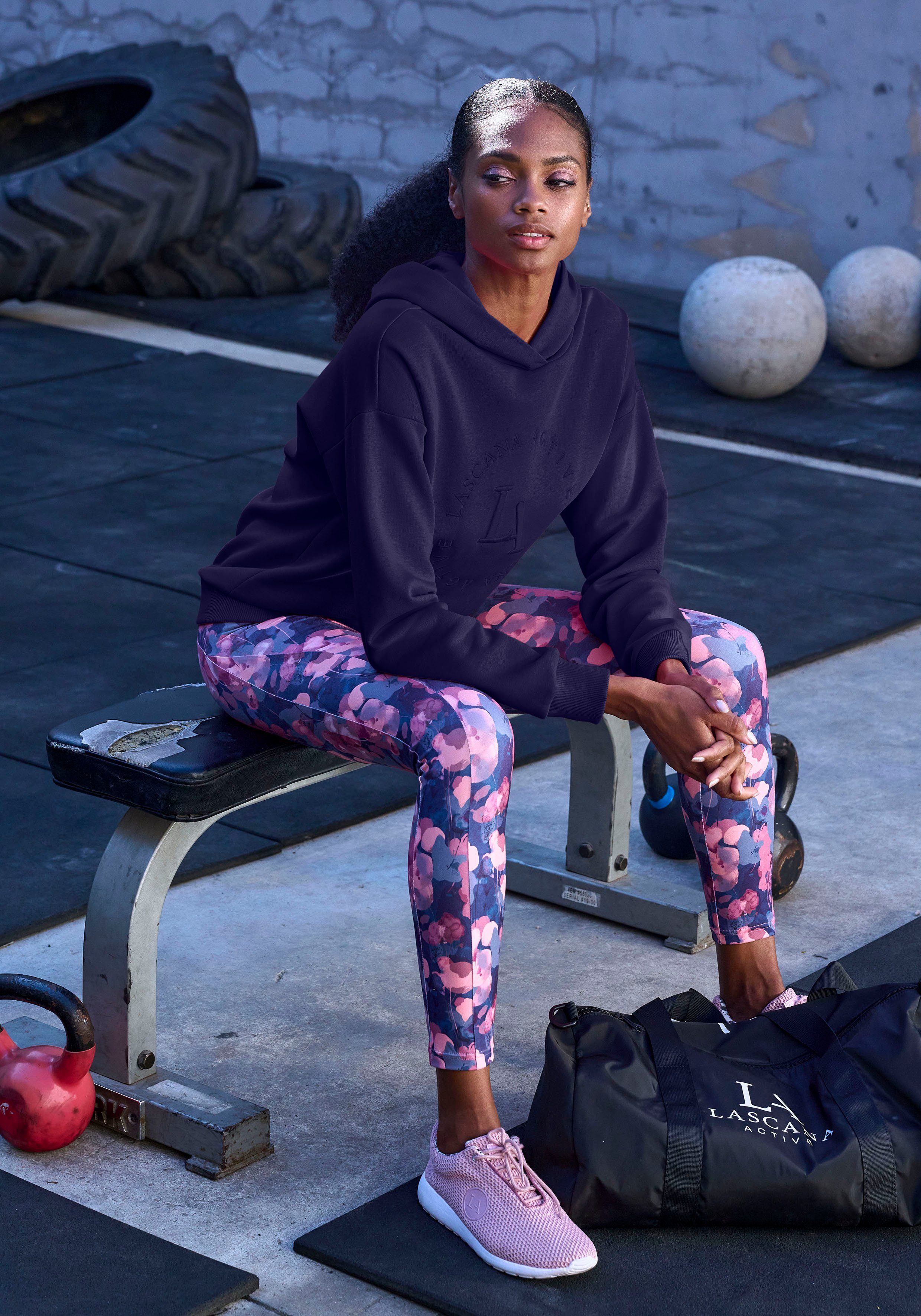 active by Lascana Hoodie - Performance hoodie met geborduurd rond logo en Performance hoodie met ronde logostiksel en zachte ribboorden