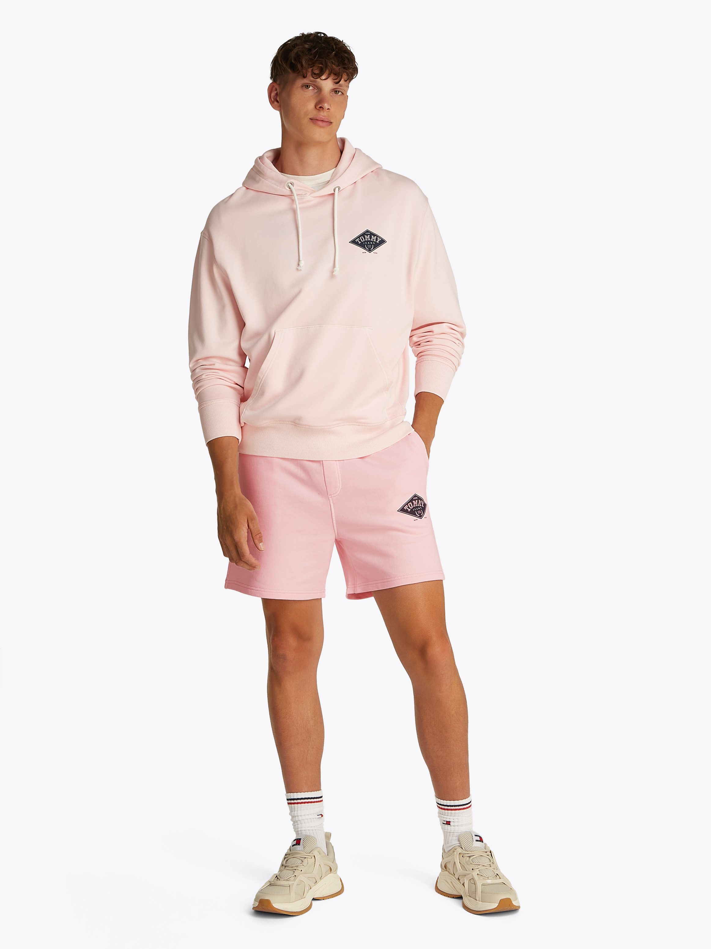 TOMMY JEANS Sweatshort TJM REG VARSITY GRAPHICS SHORT