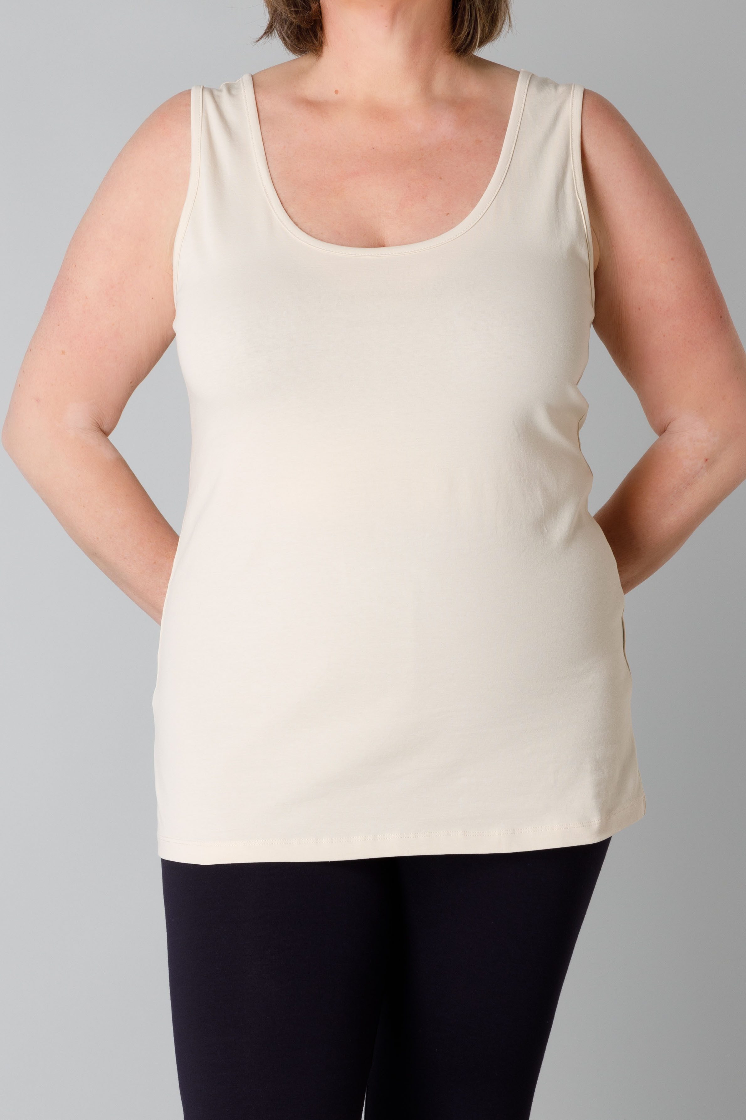 Base Level Curvy Tanktop in grote maten