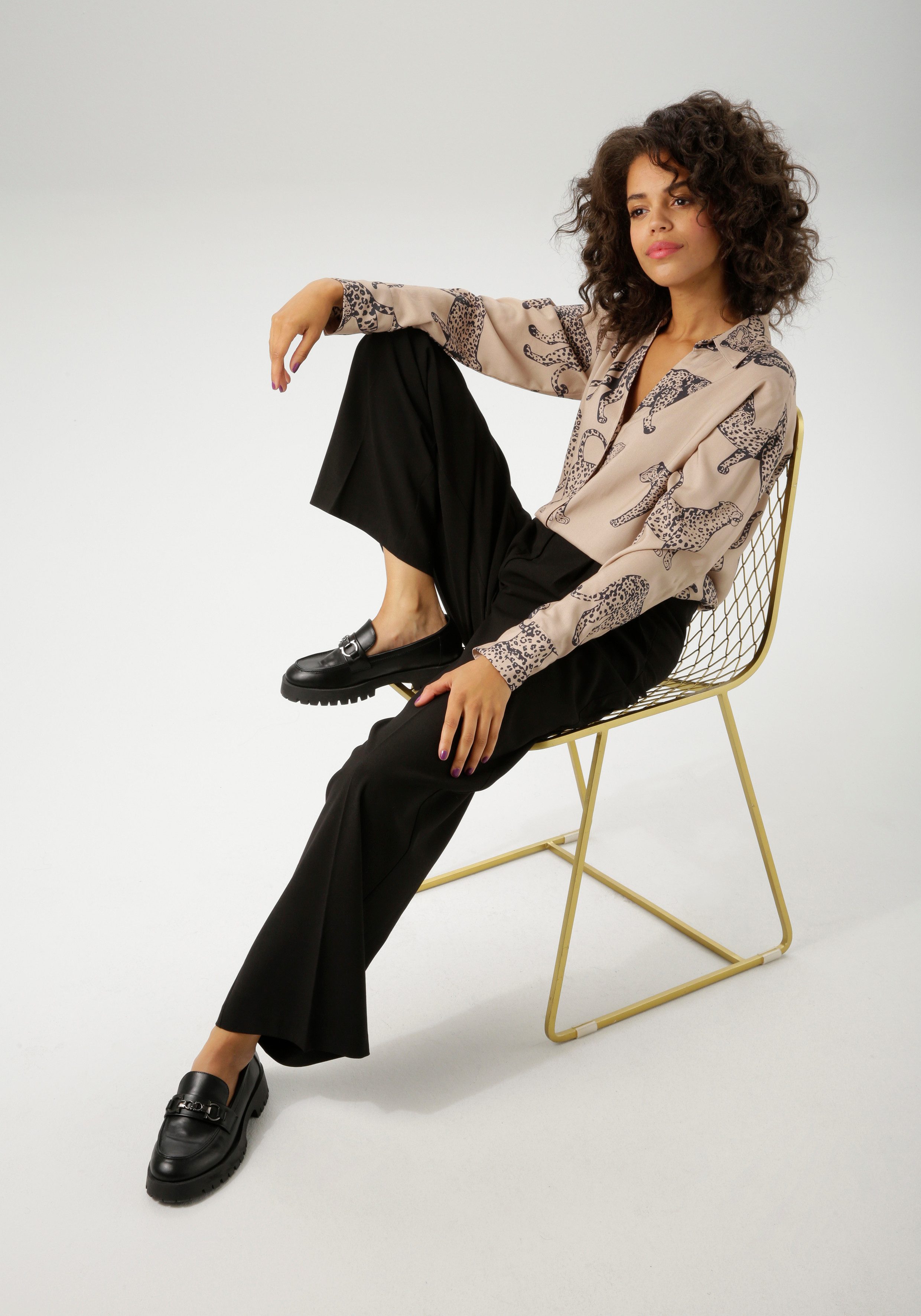 Aniston CASUAL Overhemdblouse bedrukt met luipaarden - elk stuk is uniek - nieuwe collectie