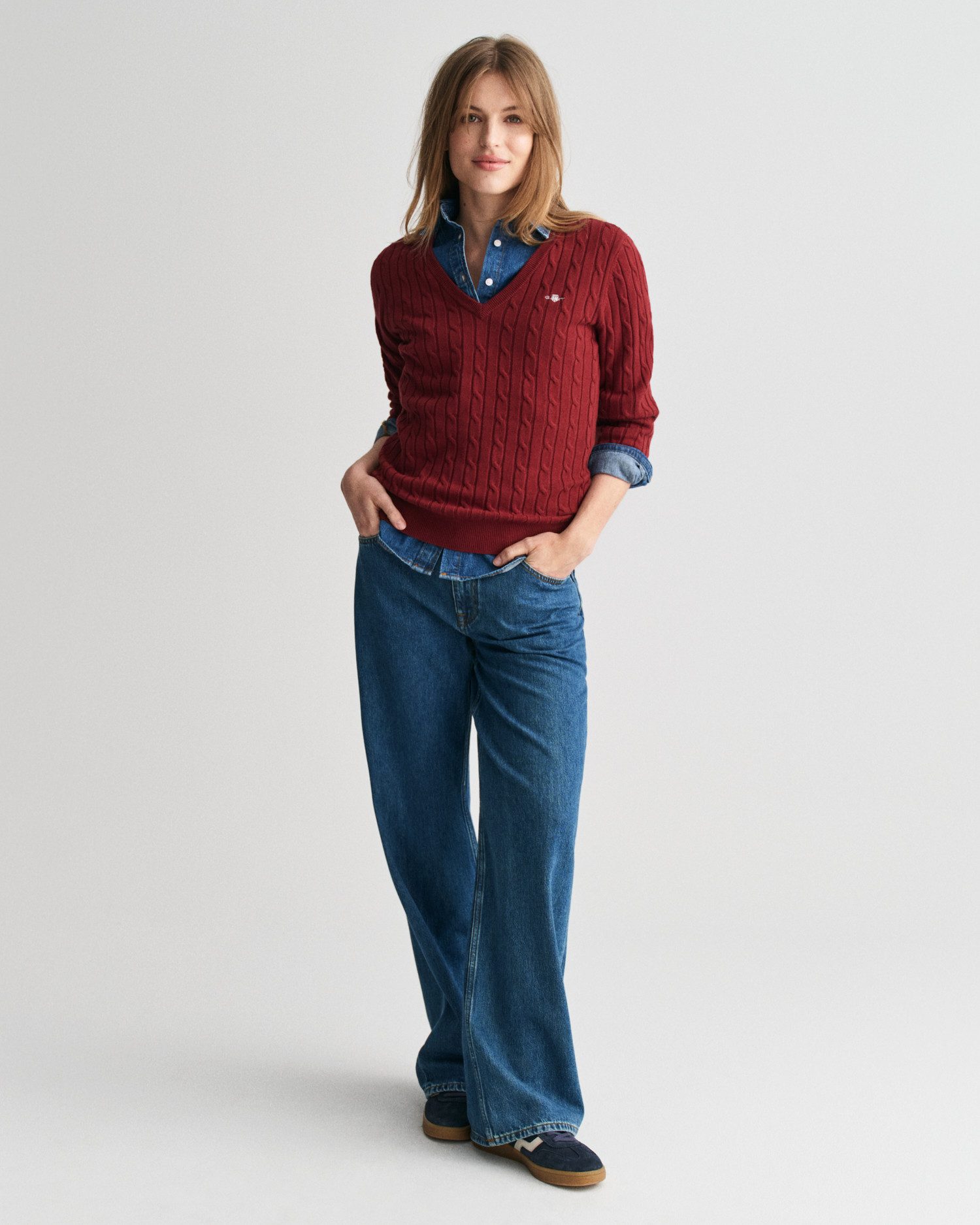 Gant Gebreide trui STRETCH COTTON CABLE V-NECK met logoborduursel op borsthoogte