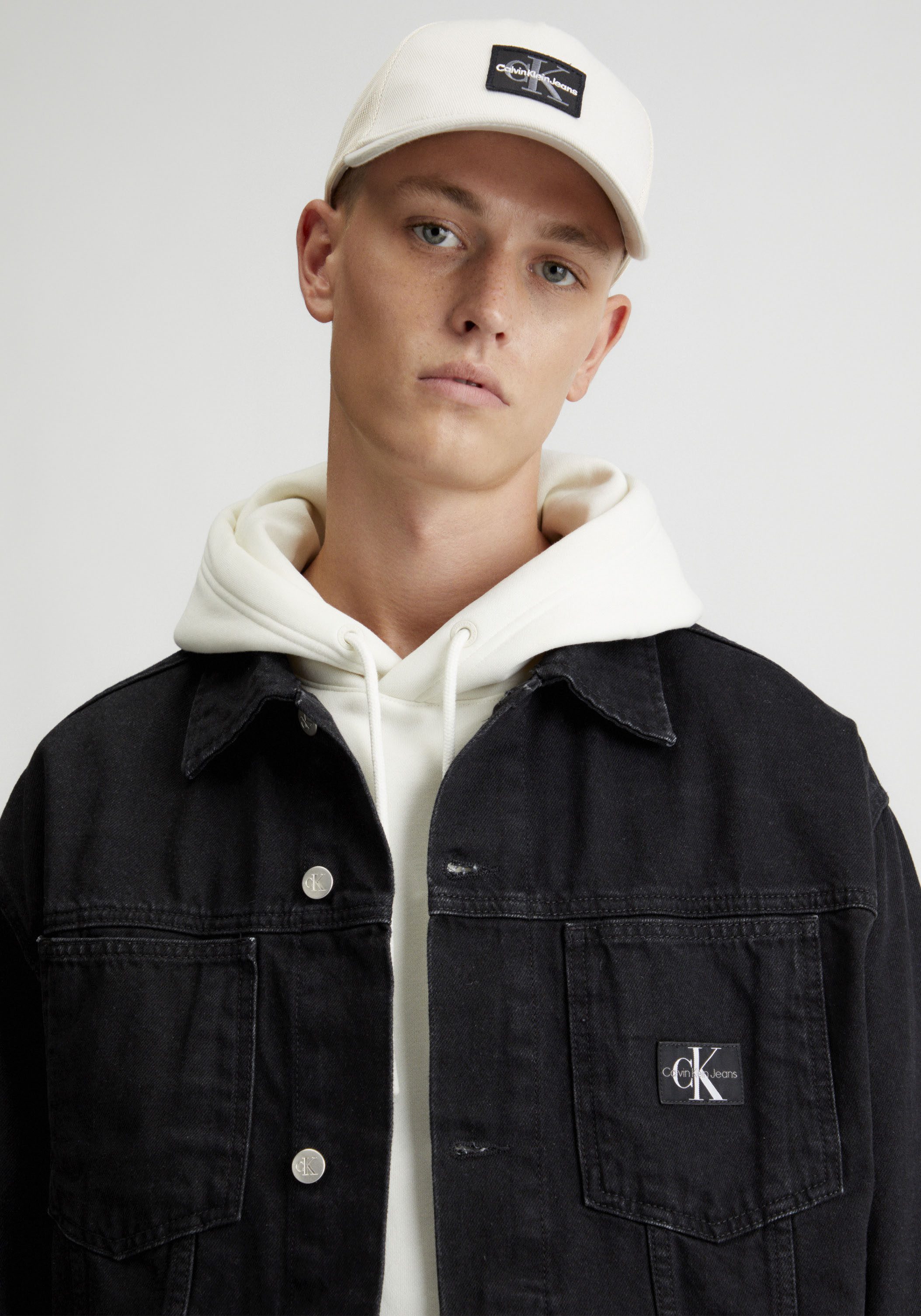 Calvin Klein Truckerpet MONO LOGO PATCH TRUCKER HAT