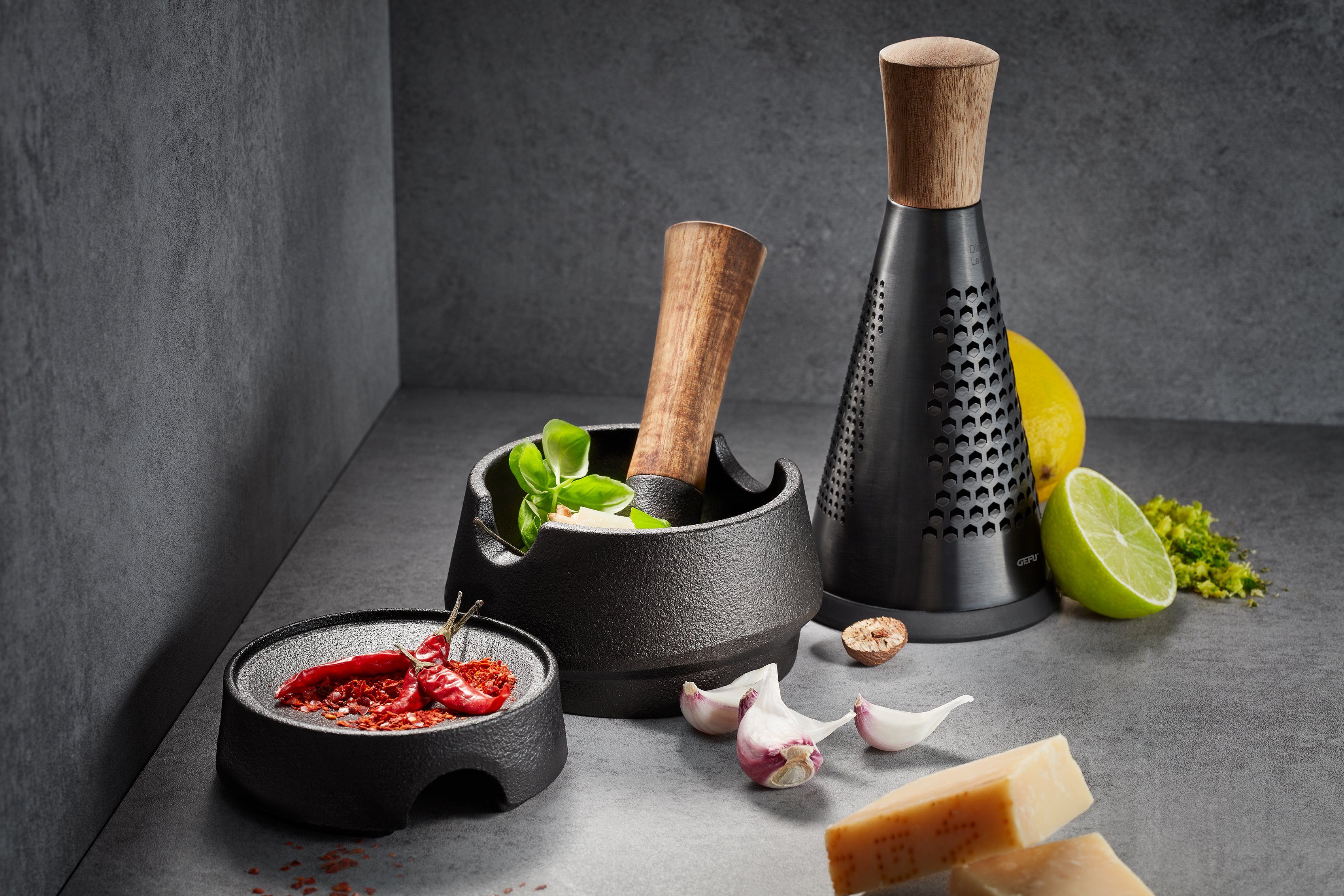 GEFU Keukenrasp Spicetower X-PLOSION® Handgreep van acaciahout en antislipvoet