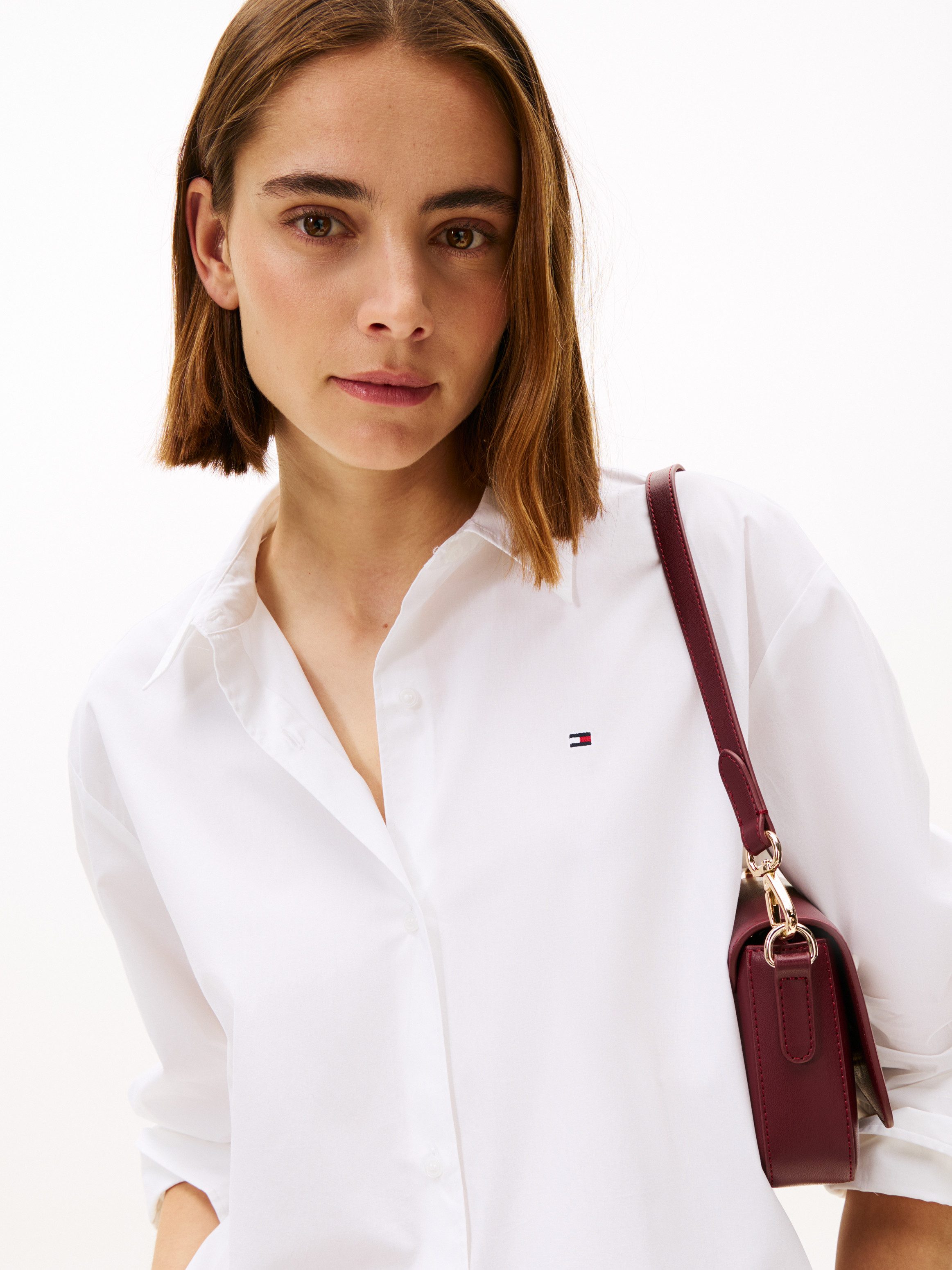 Tommy Hilfiger Overhemdblouse ESS POPLIN EASY FIT SHIRT Achter langer gesneden met afgeronde zoom