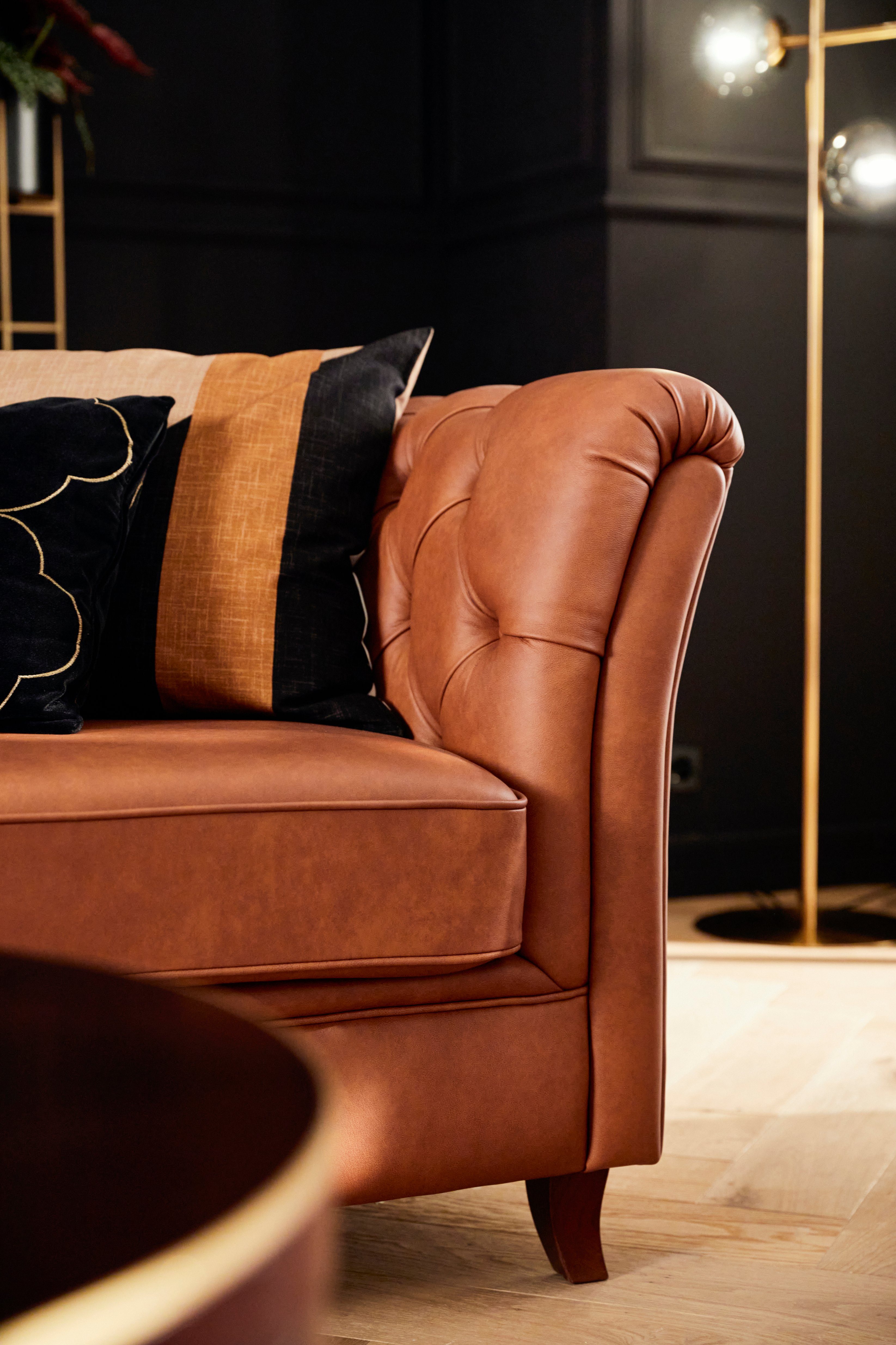 Home affaire Chesterfield-bank Reims met echte chesterfield-capitonnage, uitstekende verwerking