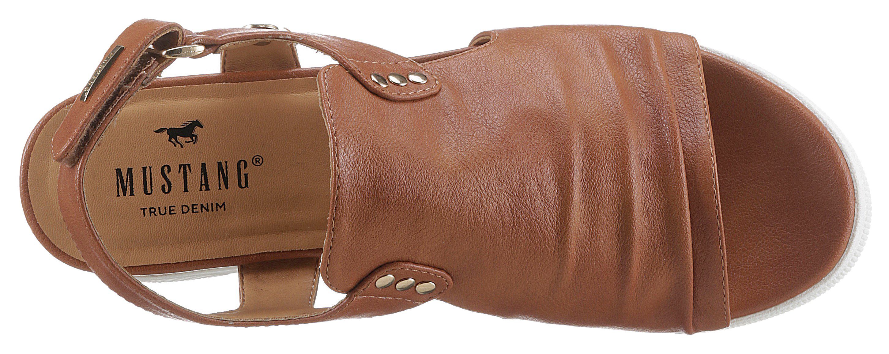 Mustang Shoes Sleehaksandaaltjes zomerschoen, sandaal, sleehak, met klittenbandjes