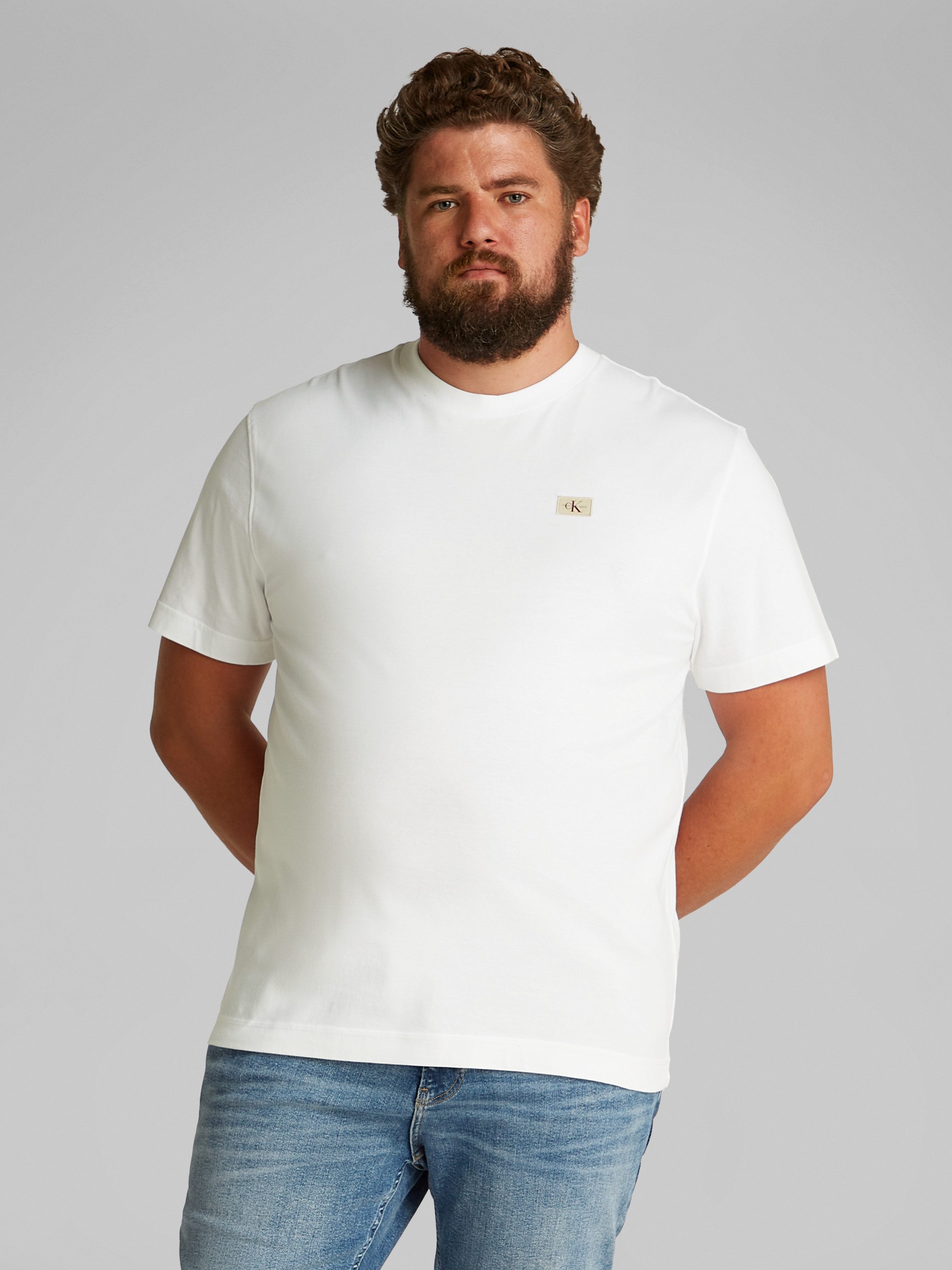 Calvin Klein Jeans Plus T-shirt PLUS WOVEN LABEL REGULAR TEE in grote maten, met klein logo-patch