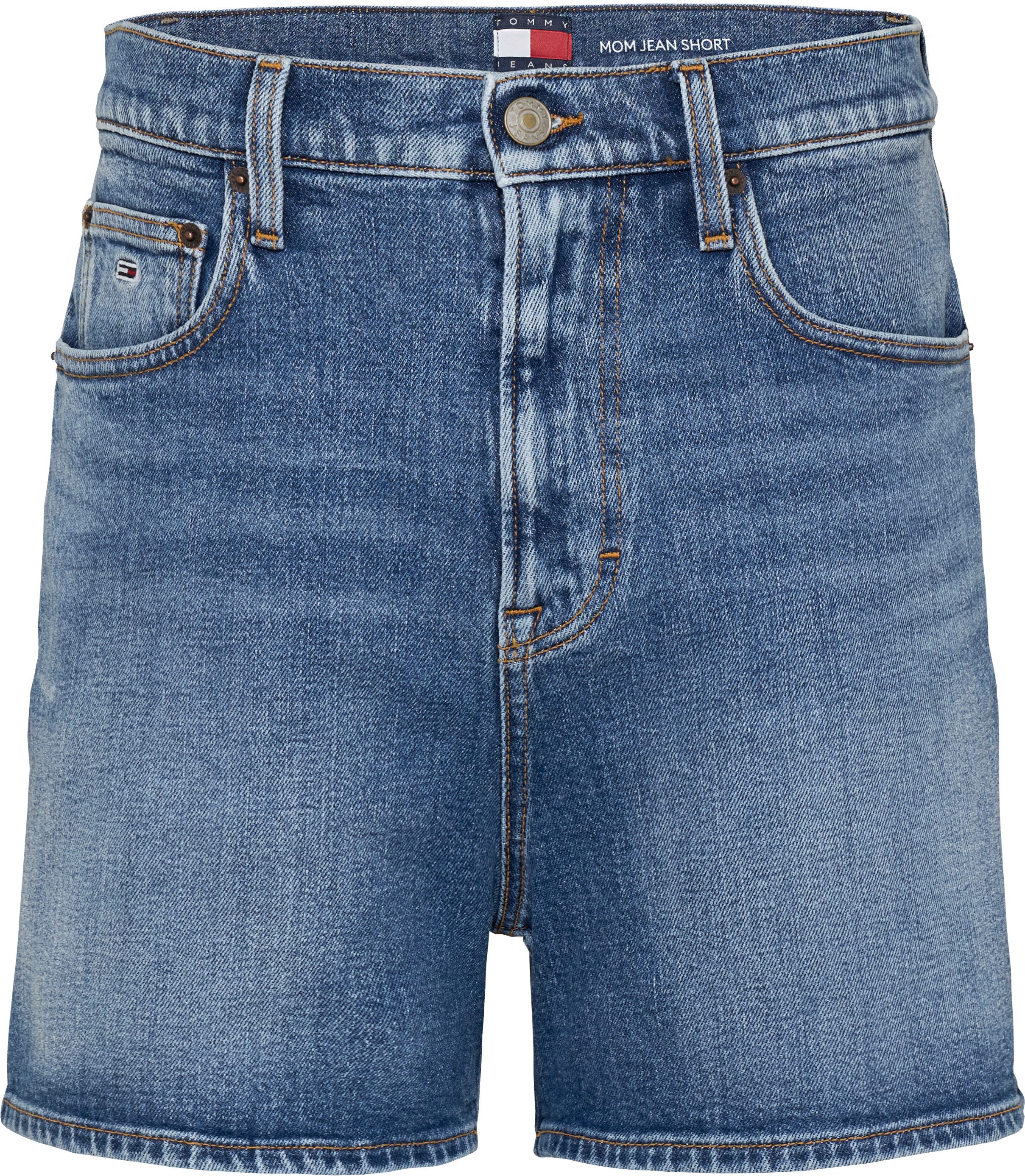 TOMMY JEANS Short MOM SHORT BI0134 met logo-badge, in blauwe wassing