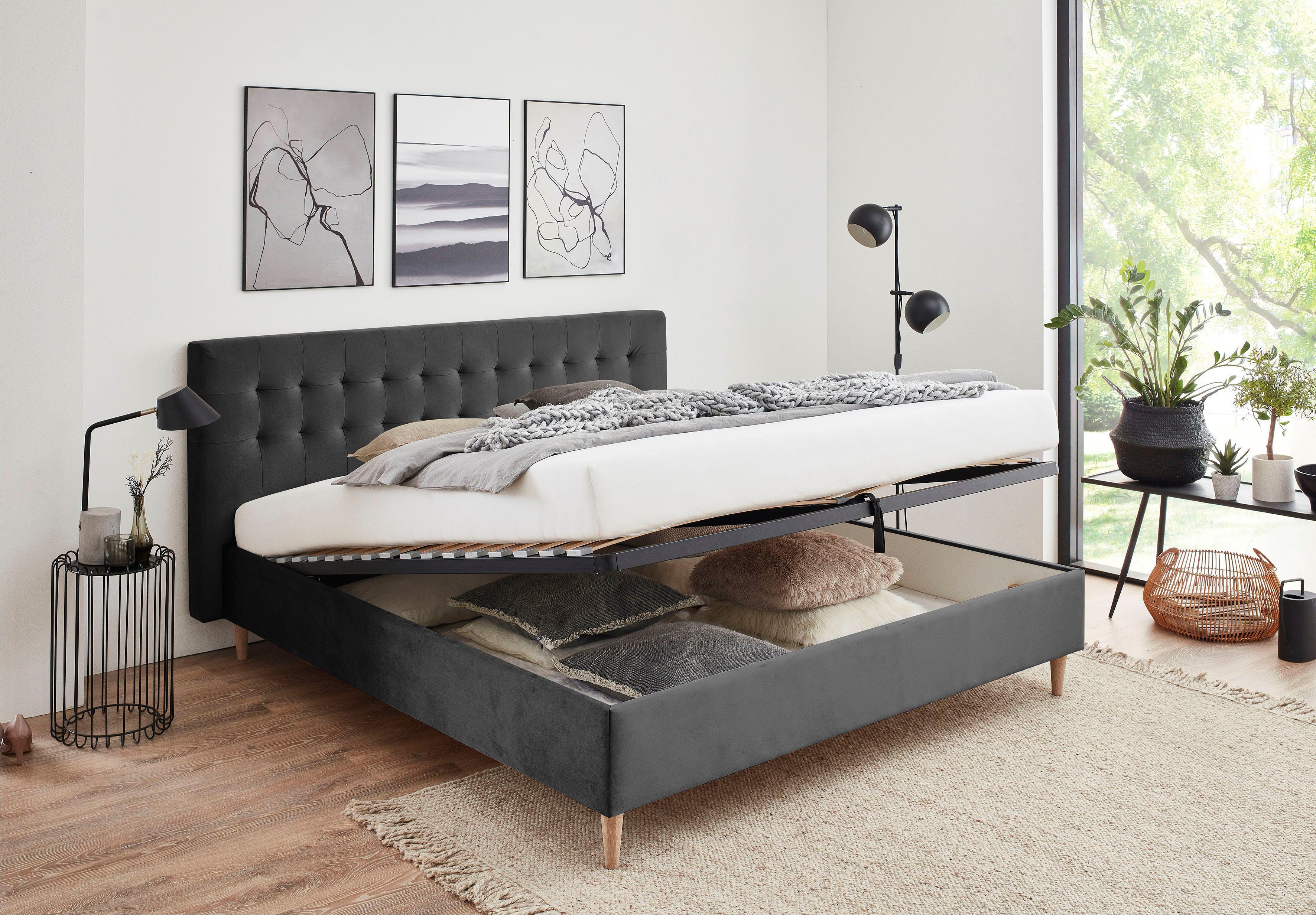 ATLANTIC home collection Gestoffeerd bed Veronika met bedkist en lattenbodem