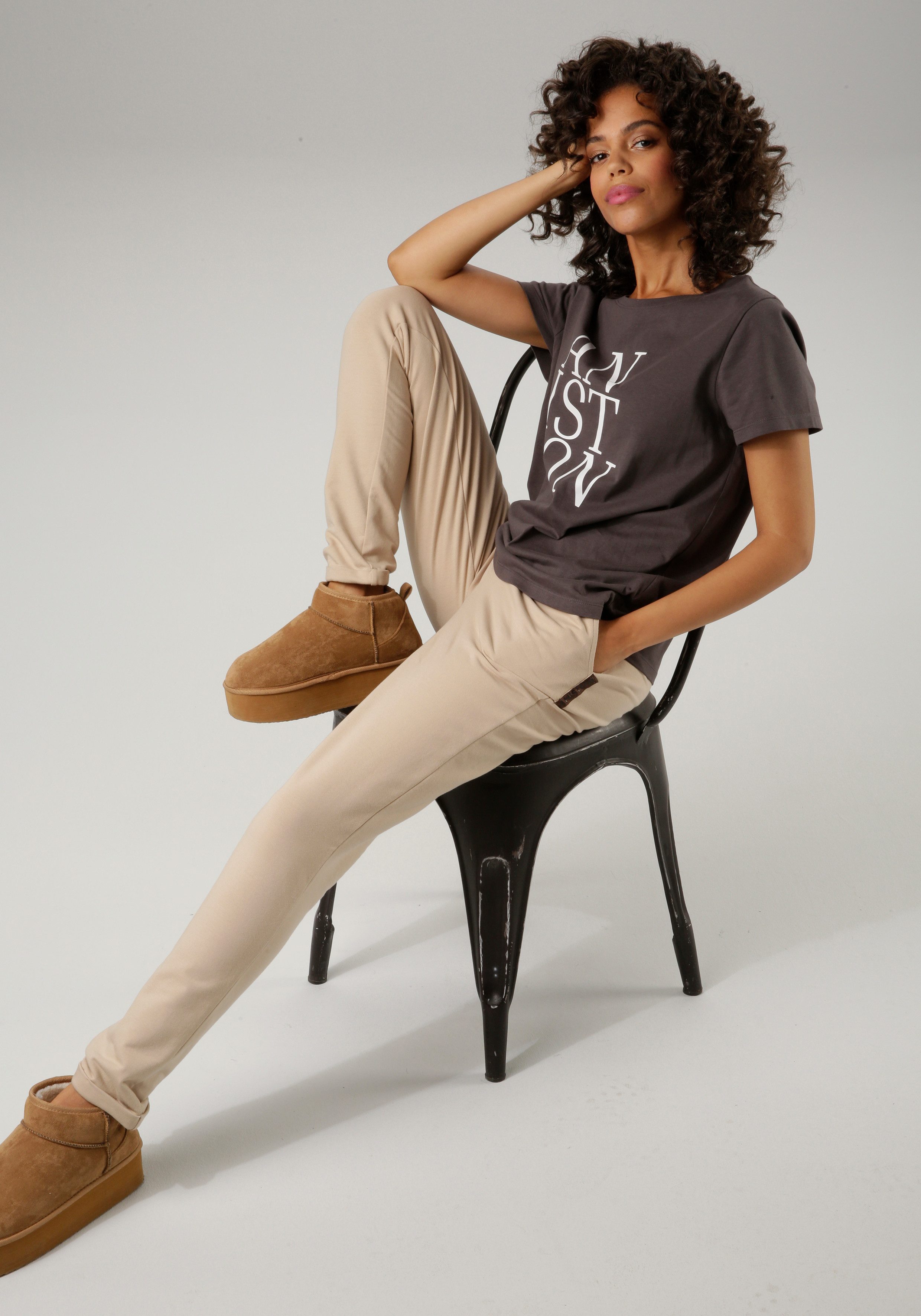 Aniston CASUAL Comfortbroek met zij aniston-label