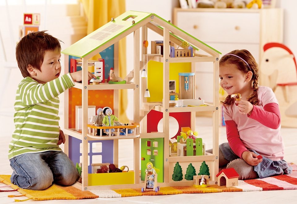 Hape Poppenhuis Vier Seizoenen inclusief poppenmeubels