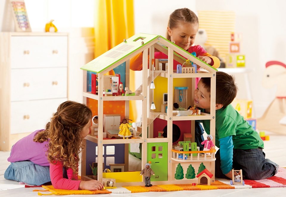 Hape Poppenhuis Vier Seizoenen inclusief poppenmeubels