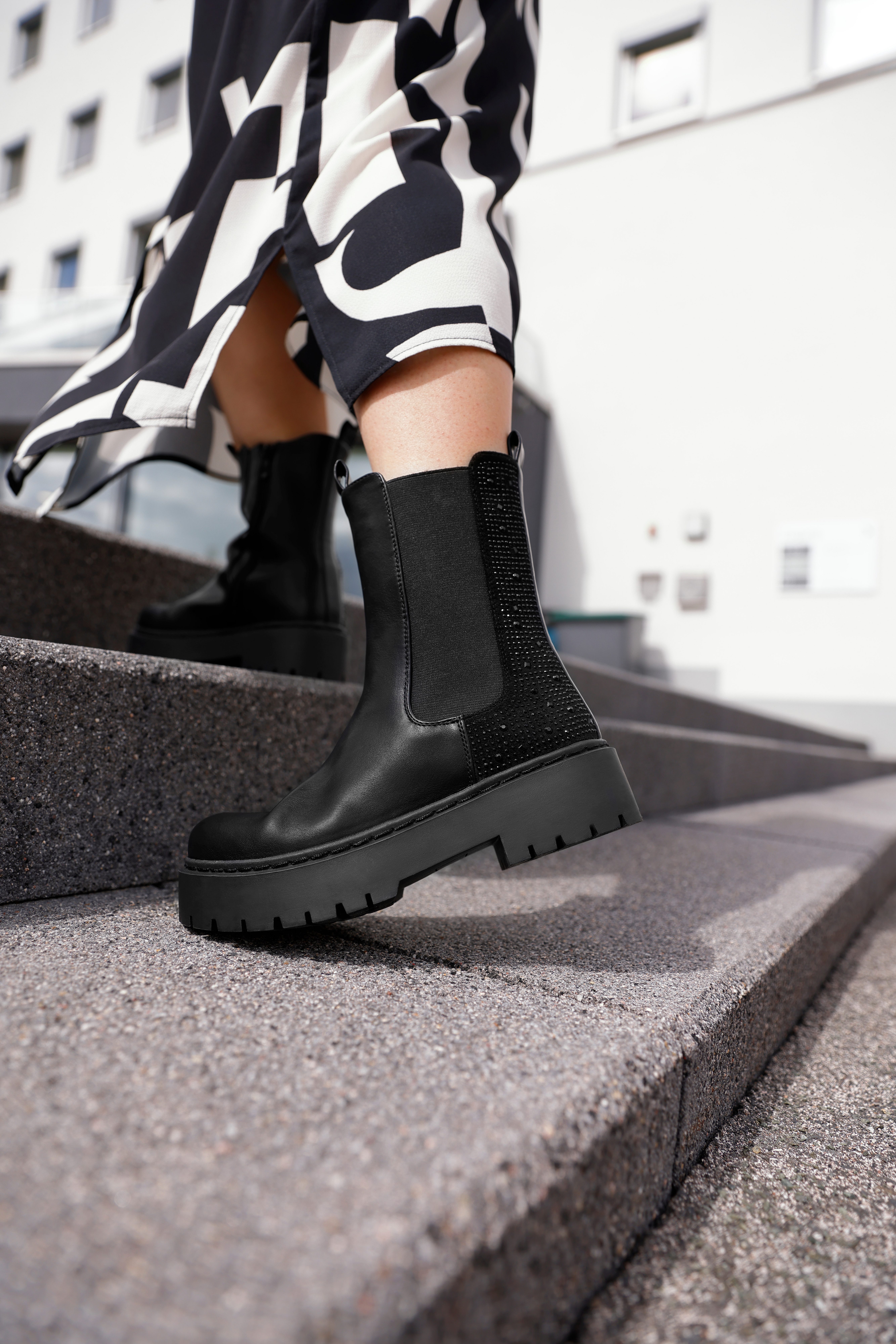 Aniston SHOES Chelsea-boots Instaplaarzen, plateau enkellaars, met glitterstenen - NIEUWE COLLECTIE