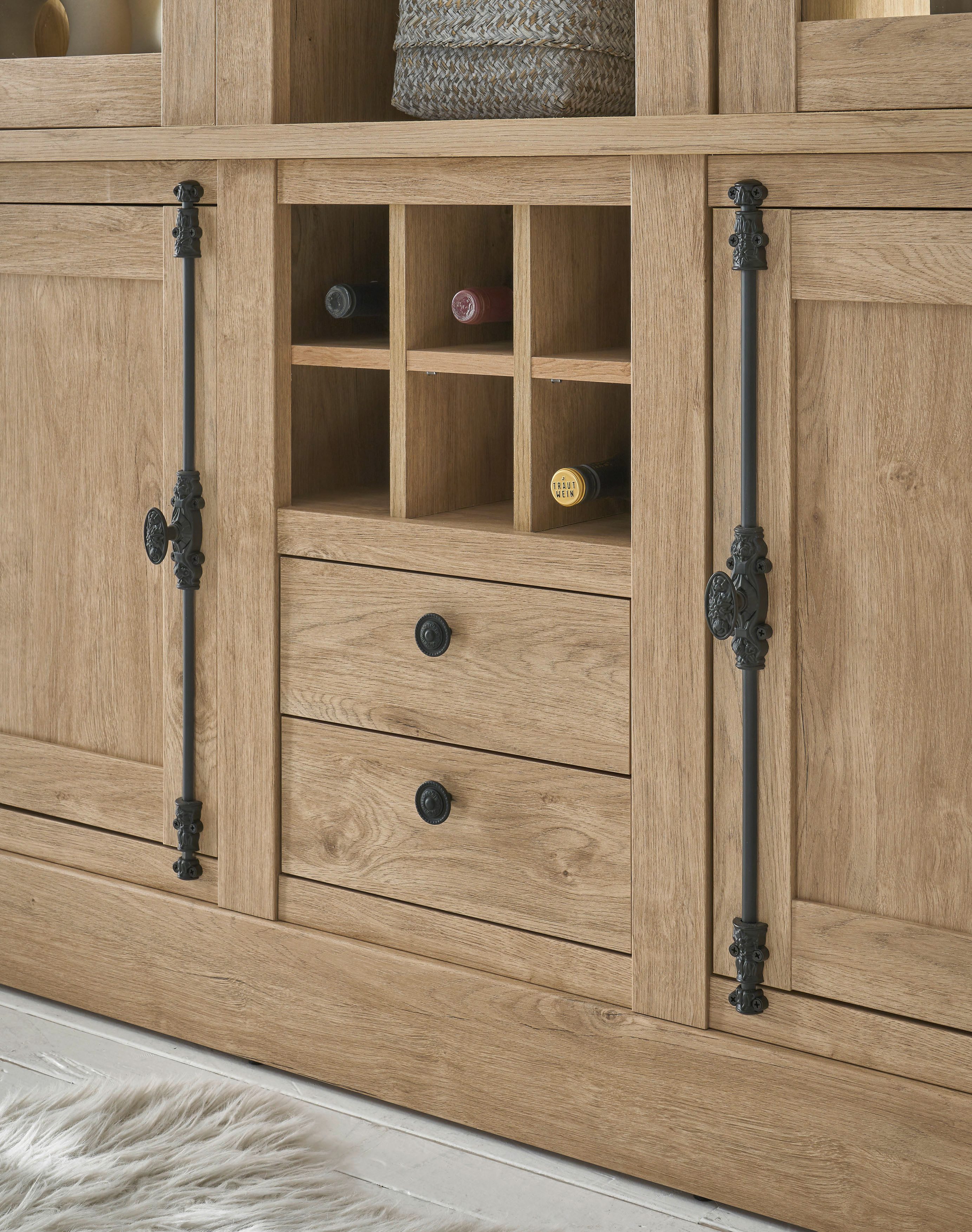 Home affaire Vitrinekast Cornwall, hoge kast in landelijke stijl, glasvitrine, eiken decor Metalen handgrepen, 147 cm breed, veel opbergruimte, in twee maten beschikbaar (1 stuk)