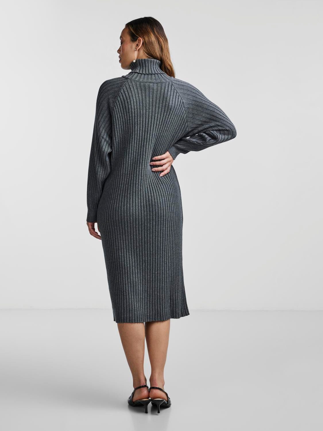 Y.A.S Gebreide jurk YASMAVI KNIT MIDI ROLLNECK DRESS