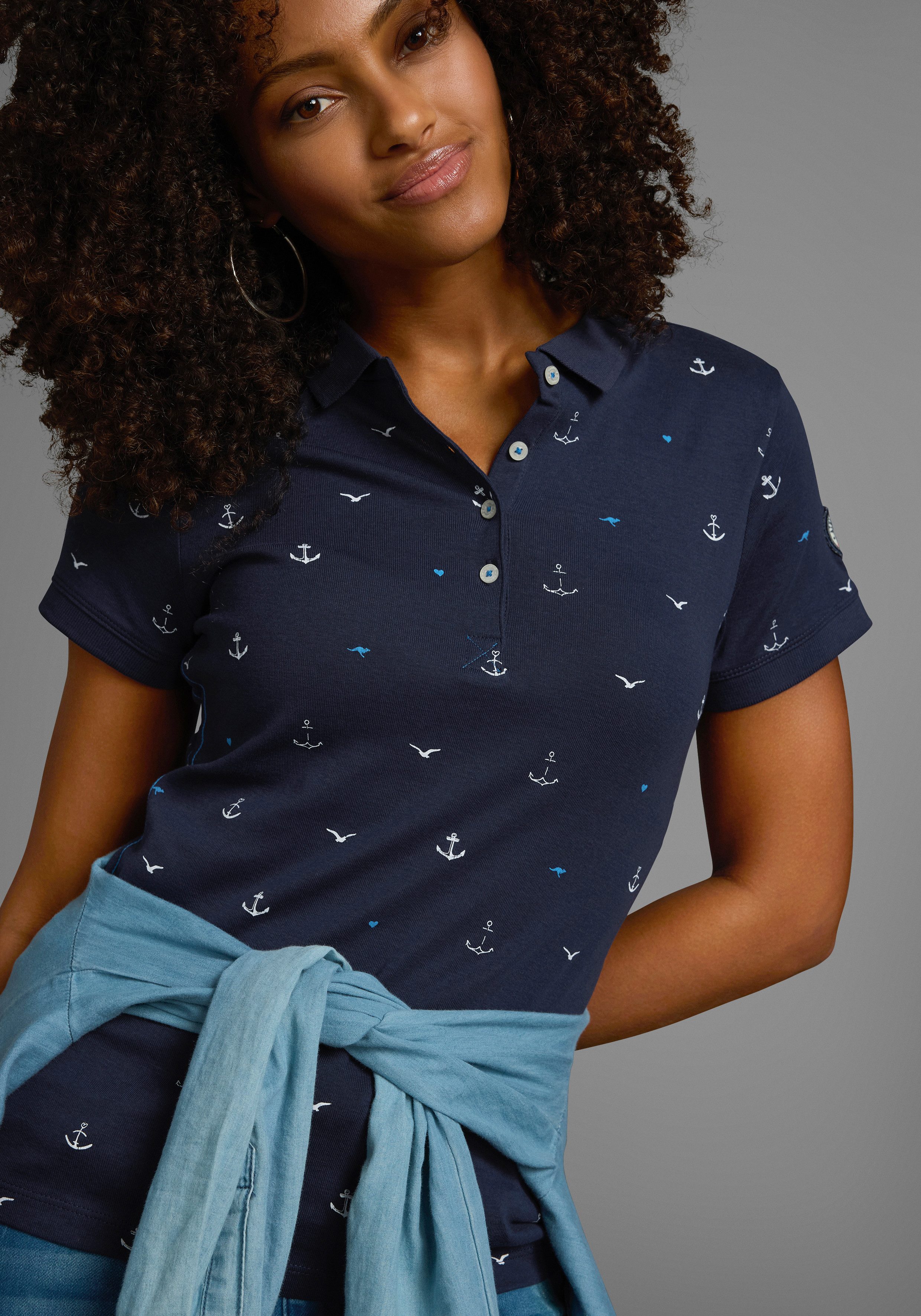 KangaROOS Poloshirt Korte mouwen, zeer figuurvolgend, met allover-print, van 100% katoen