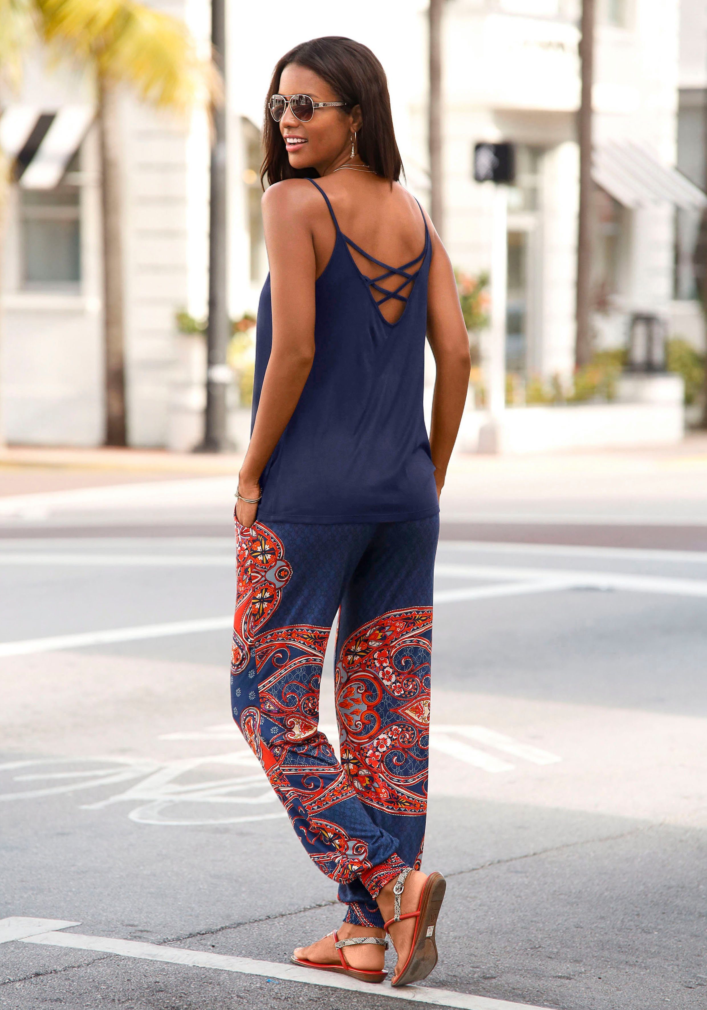 Lascana Strandbroek met paisley print en zakken, lichtgewicht jersey broek, elastisch