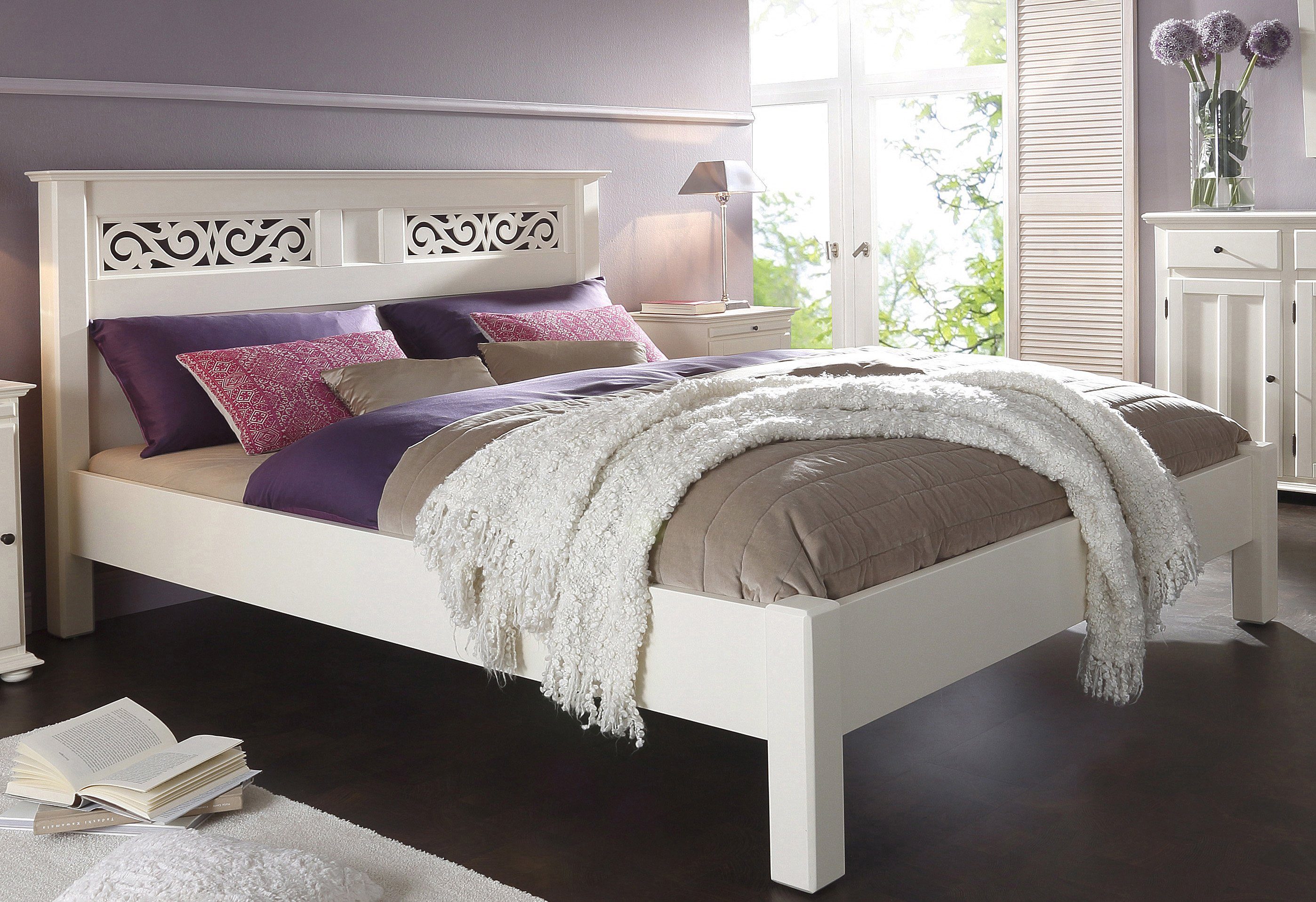 Home affaire Bed Arabeske van mooi massief beukenhout, met decoratief freeswerk in het hoofdbord