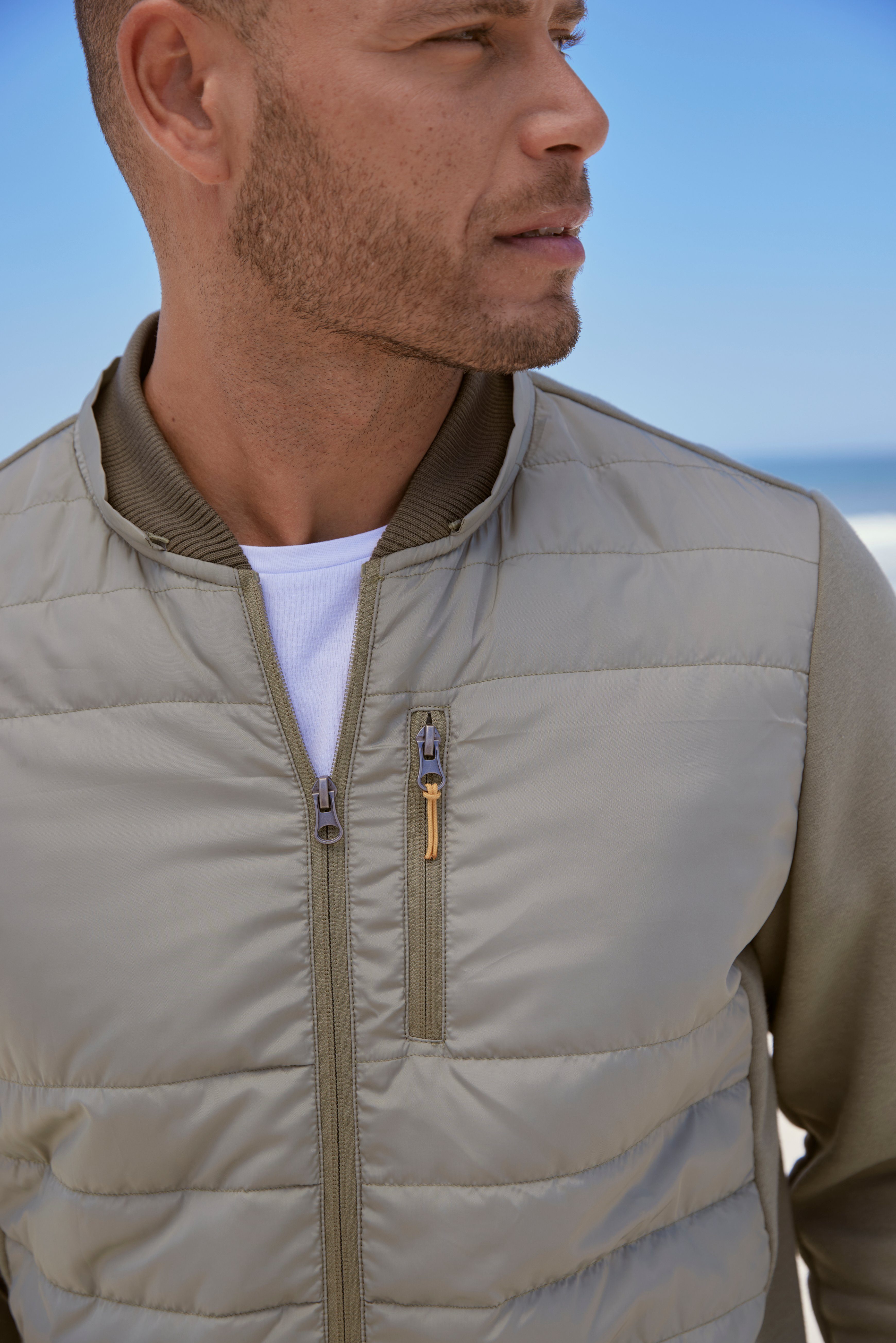 H.I.S Capuchonsweatvest in het voorste gedeelte gestikt met afneembare capuchon