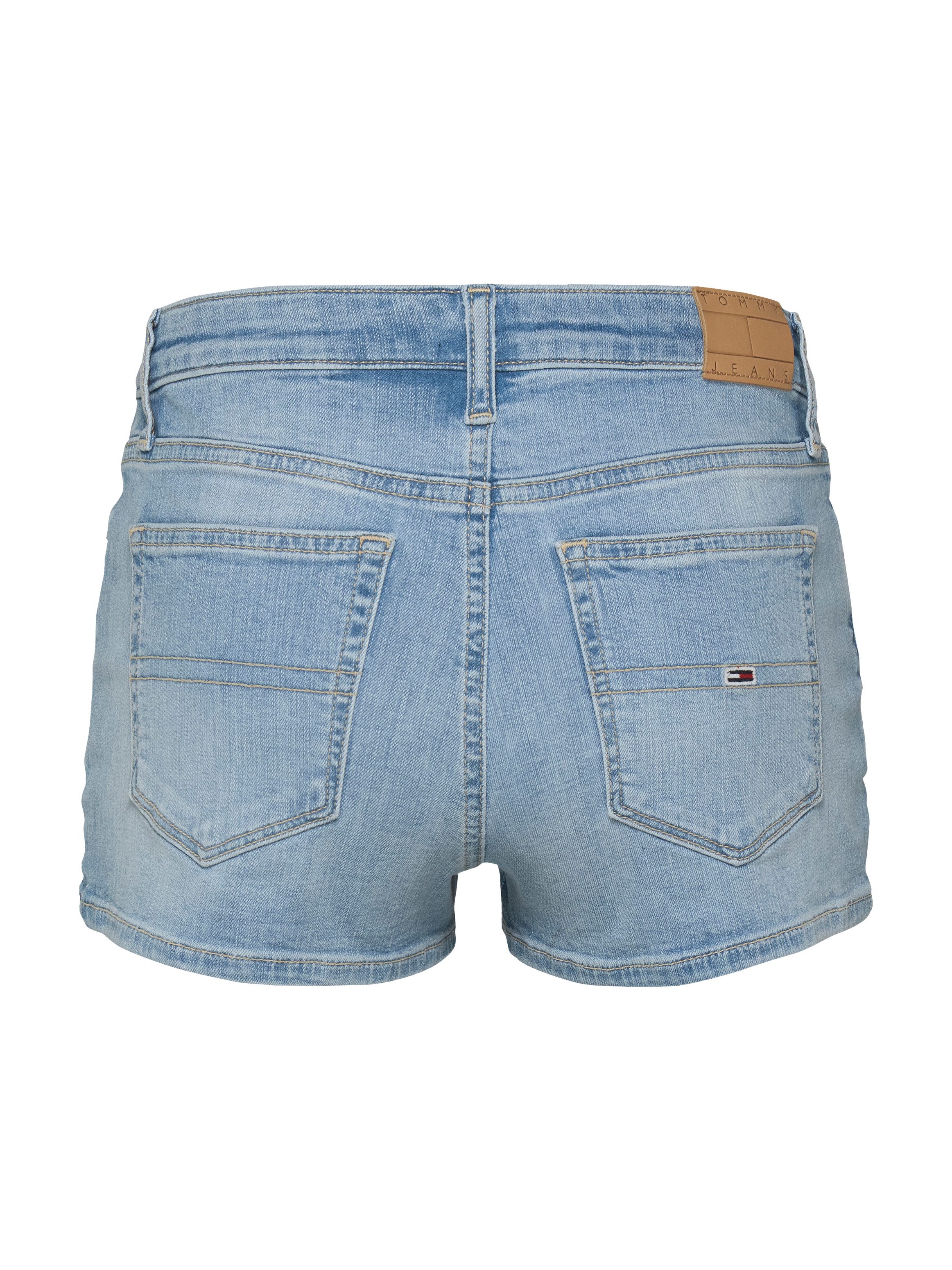 TOMMY JEANS Short NORA SHORT BI8219 met logo-badge, in blauwe was